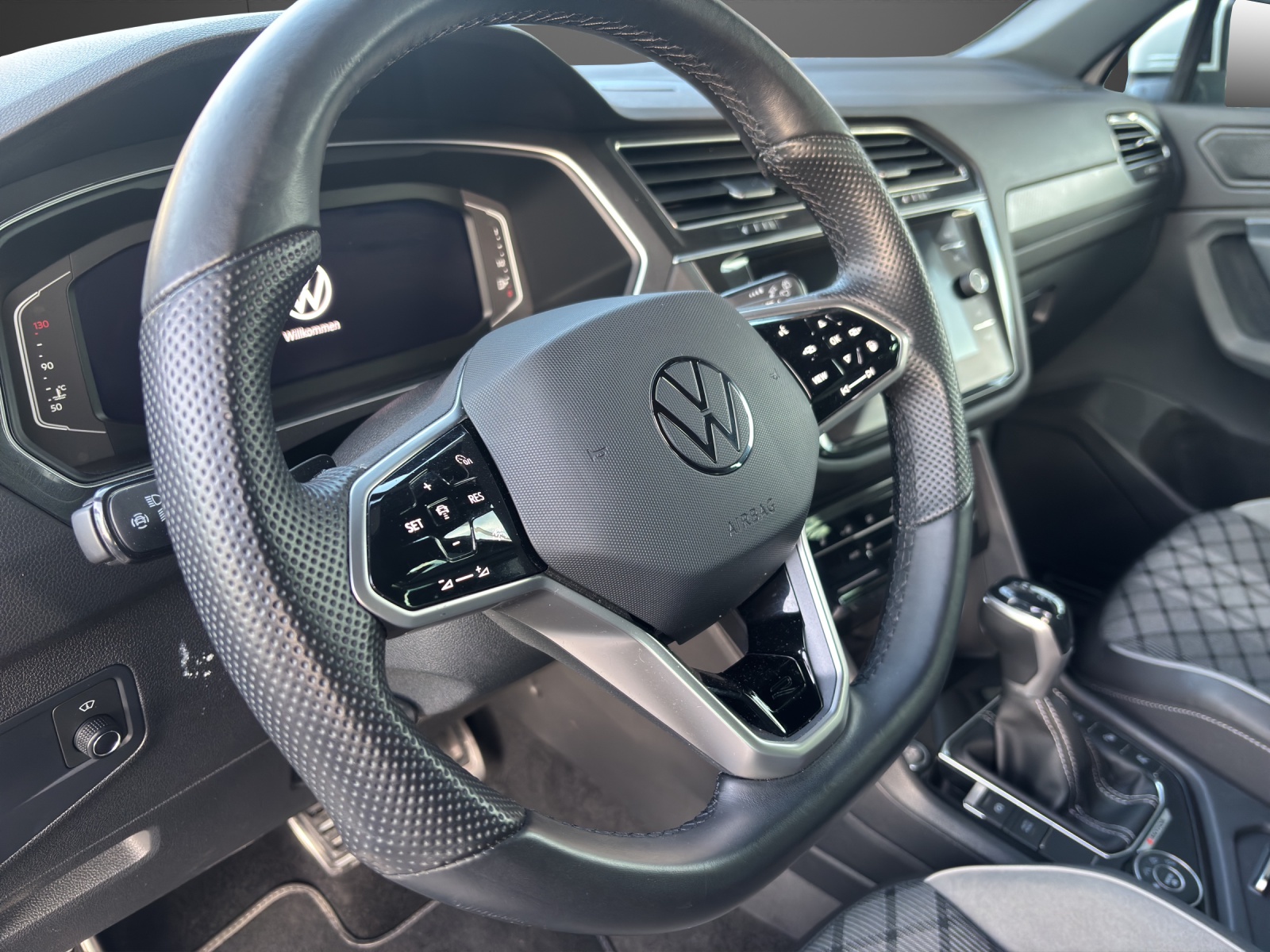 VW Tiguan 2.0TSI R-Line 4Motion DSG-image-4