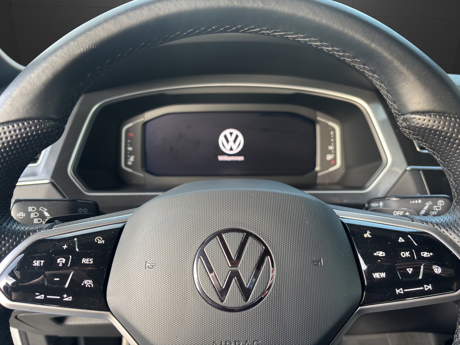 VW Tiguan 2.0TSI R-Line 4Motion DSG-image-8