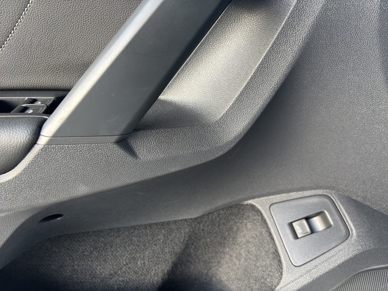 VW Tiguan 2.0TSI R-Line 4Motion DSG-image-10