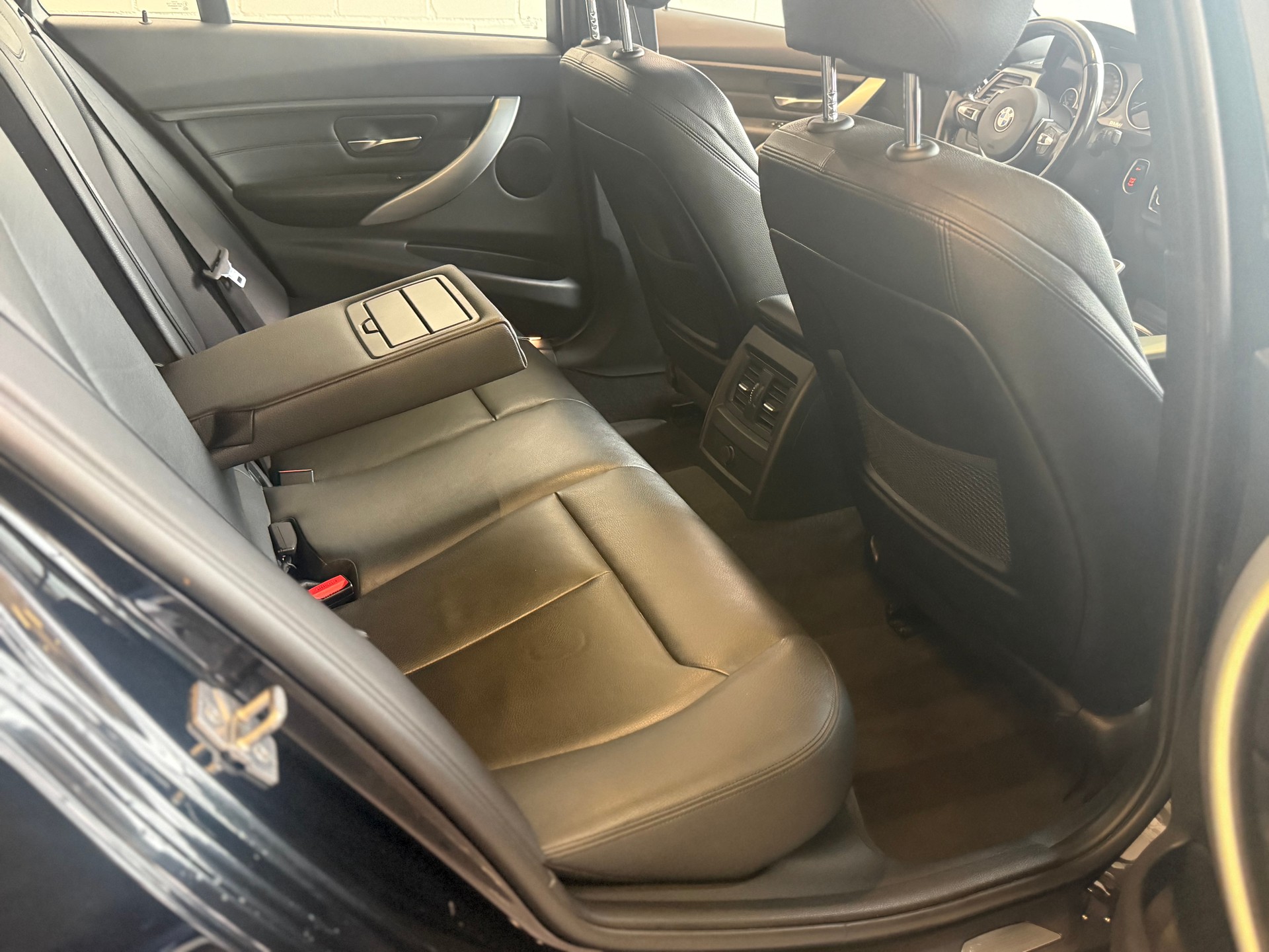 BMW 330d xDrive Touring Steptronic-image-9