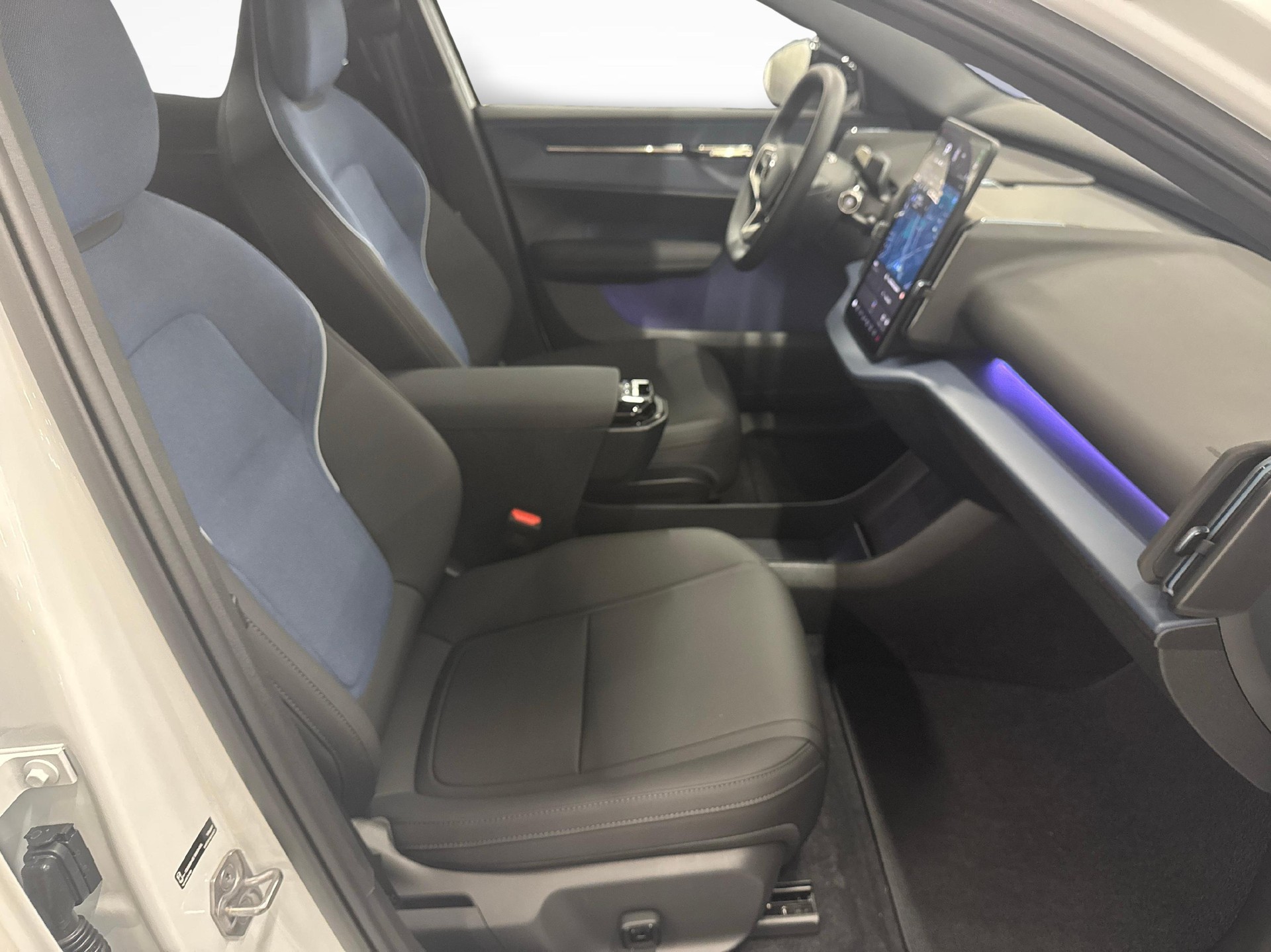 VOLVO EX30 E60 Plus-image-9