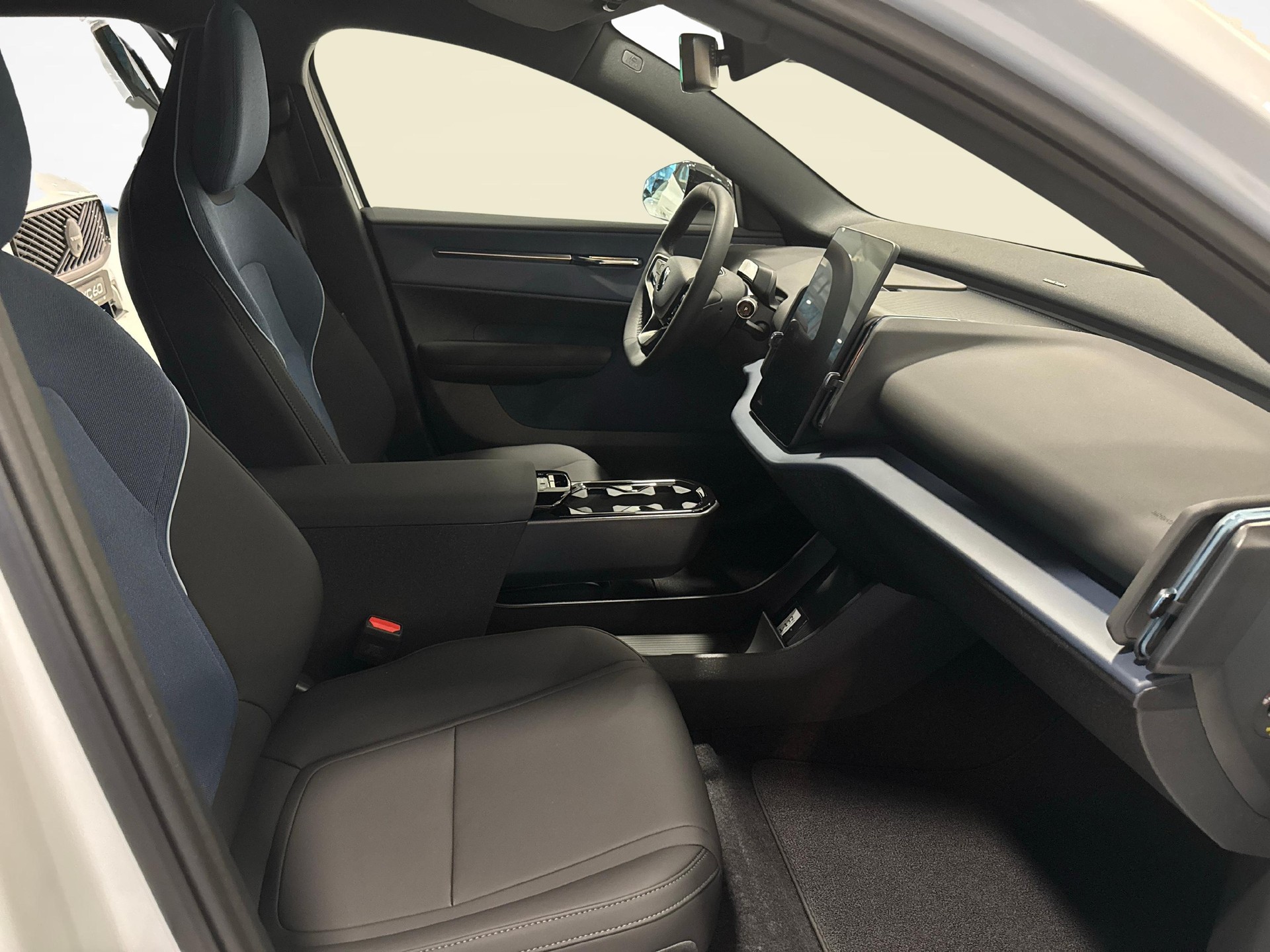 VOLVO EX30 E60 Plus-image-10
