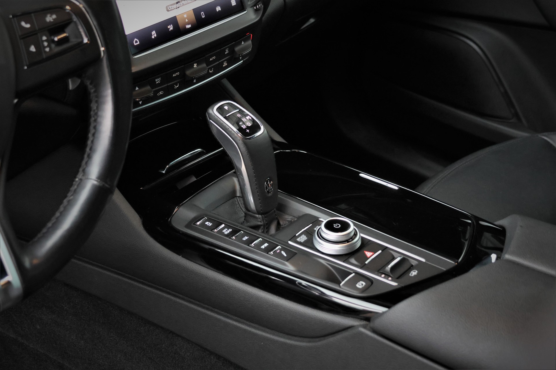 MASERATI Levante 2.0 MHEV GT Hybrid Automatica (CH) + 2.7T AHK-image-12