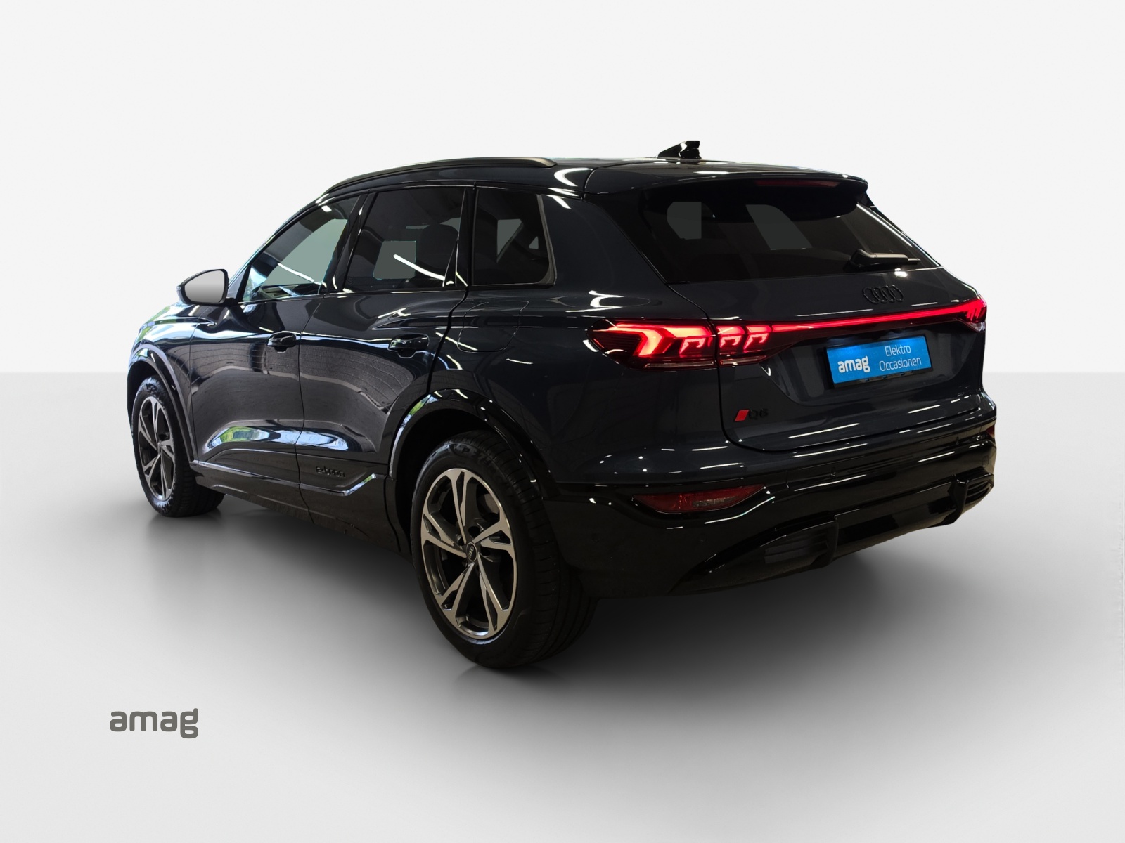 AUDI Q6 e-tron quattro-image-2