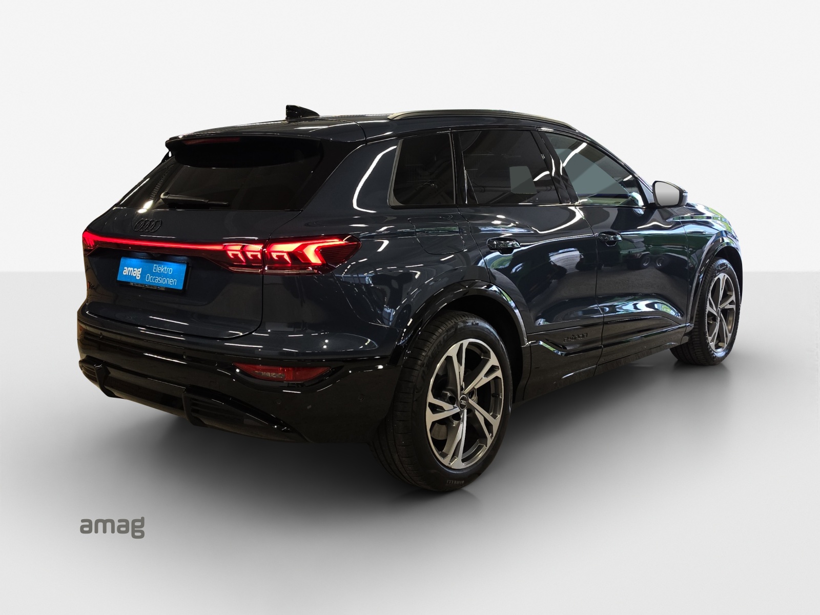 AUDI Q6 e-tron quattro-image-4