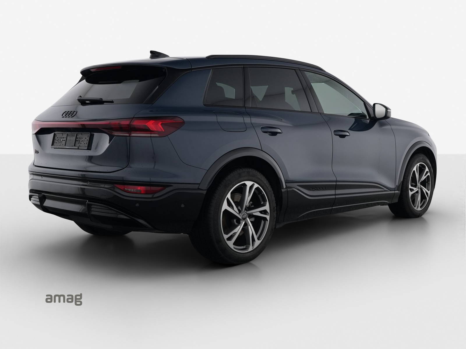 AUDI Q6 e-tron quattro-image-4