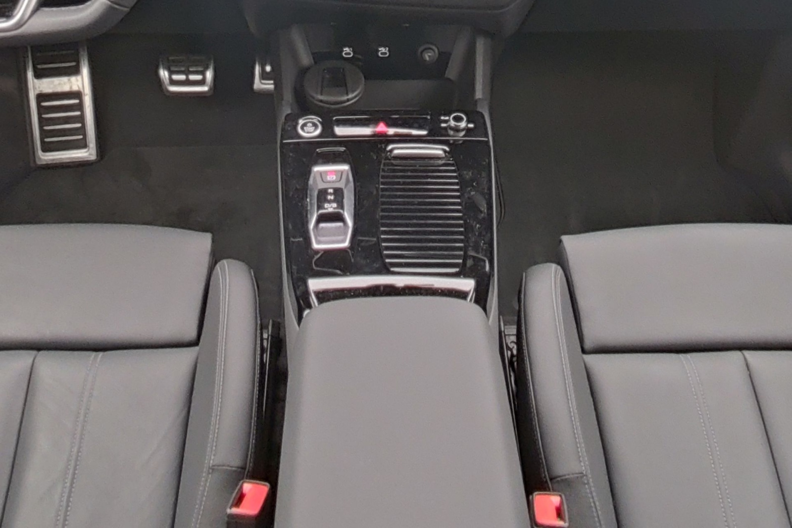 AUDI Q6 e-tron quattro-image-8