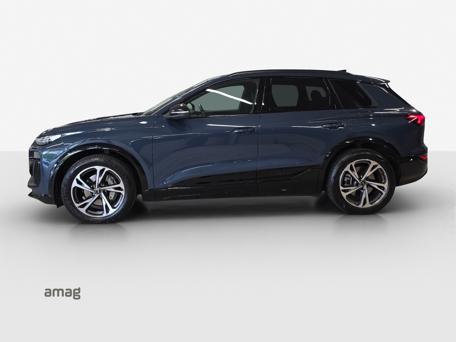 AUDI Q6 e-tron quattro-image-1