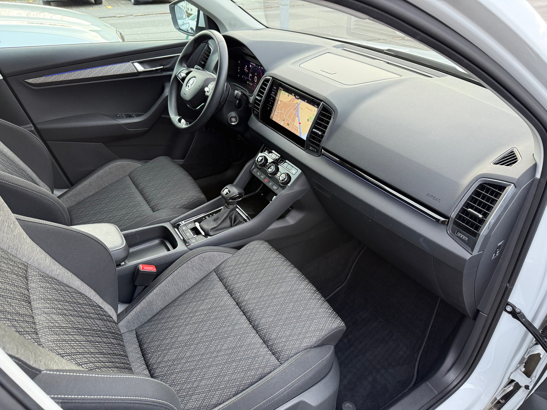 SKODA Karoq 2.0 TDI Style 4x4 DSG-image-21