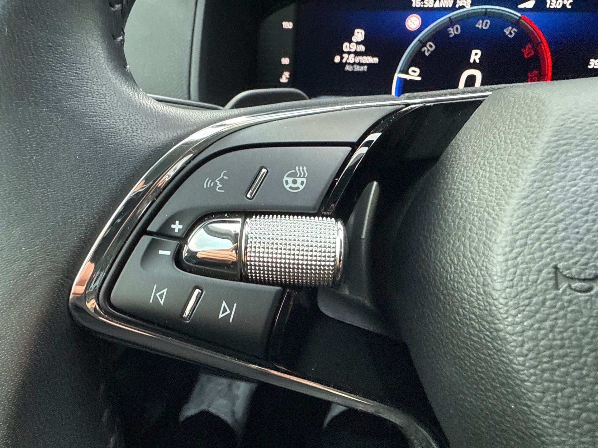 SKODA Karoq 2.0 TDI Style 4x4 DSG-image-26
