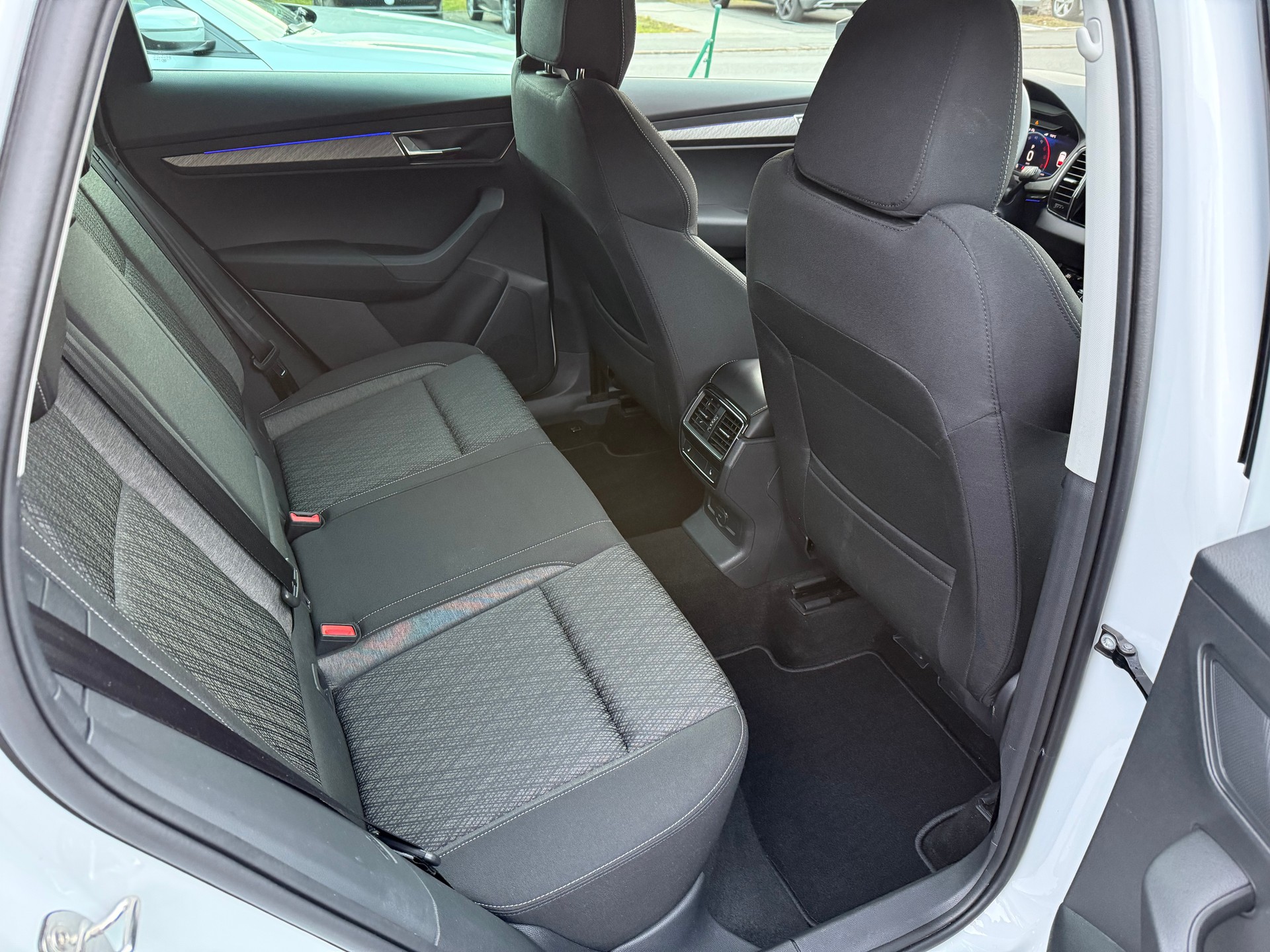 SKODA Karoq 2.0 TDI Style 4x4 DSG-image-16