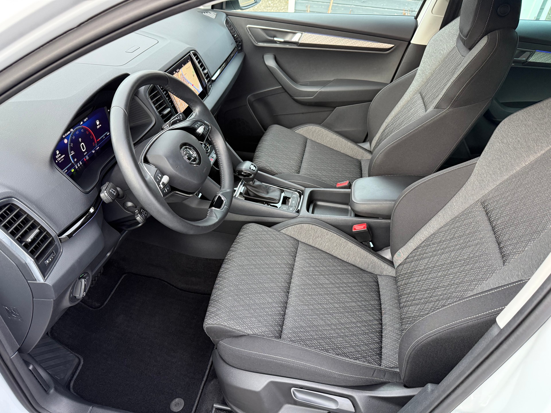 SKODA Karoq 2.0 TDI Style 4x4 DSG-image-8