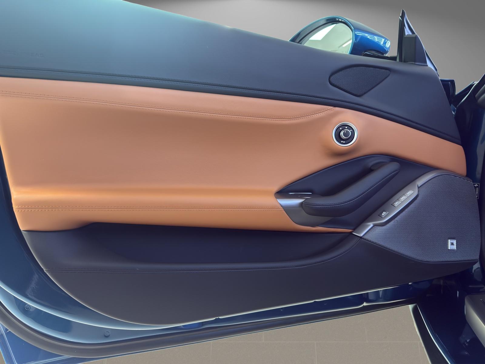 FERRARI Portofino M - Blu Abu Dhabi-image-12