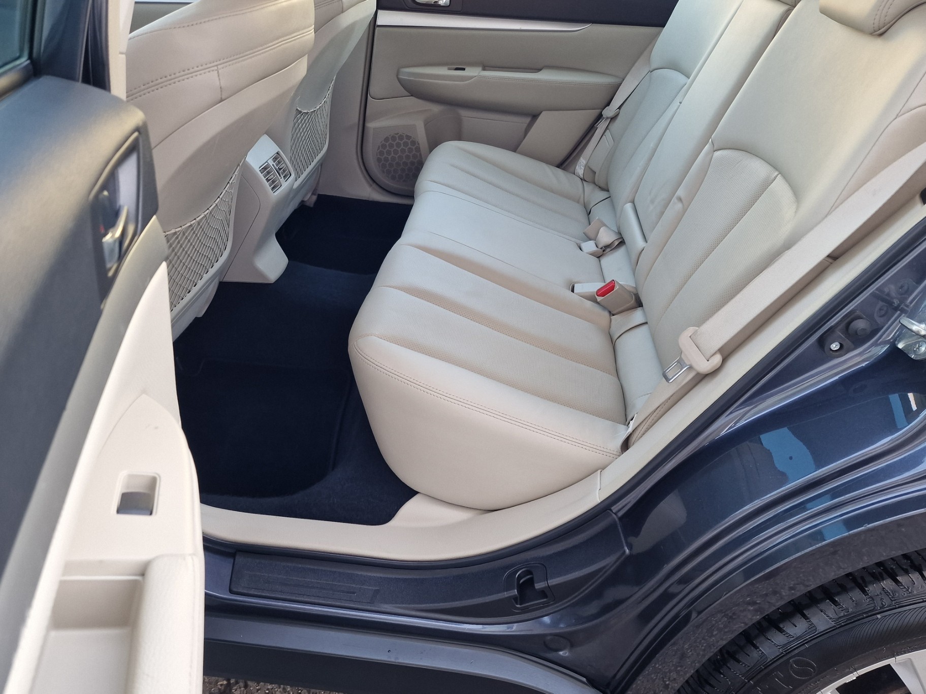 SUBARU Outback 2.5i Limited AWD Lineartronic-image-12