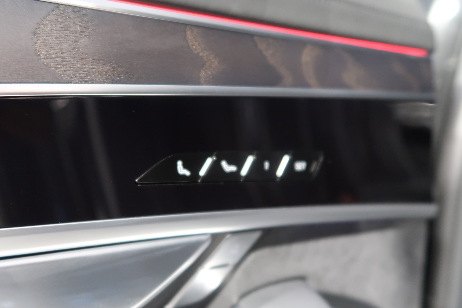AUDI A8 50 TDI quattro tiptronic-image-14