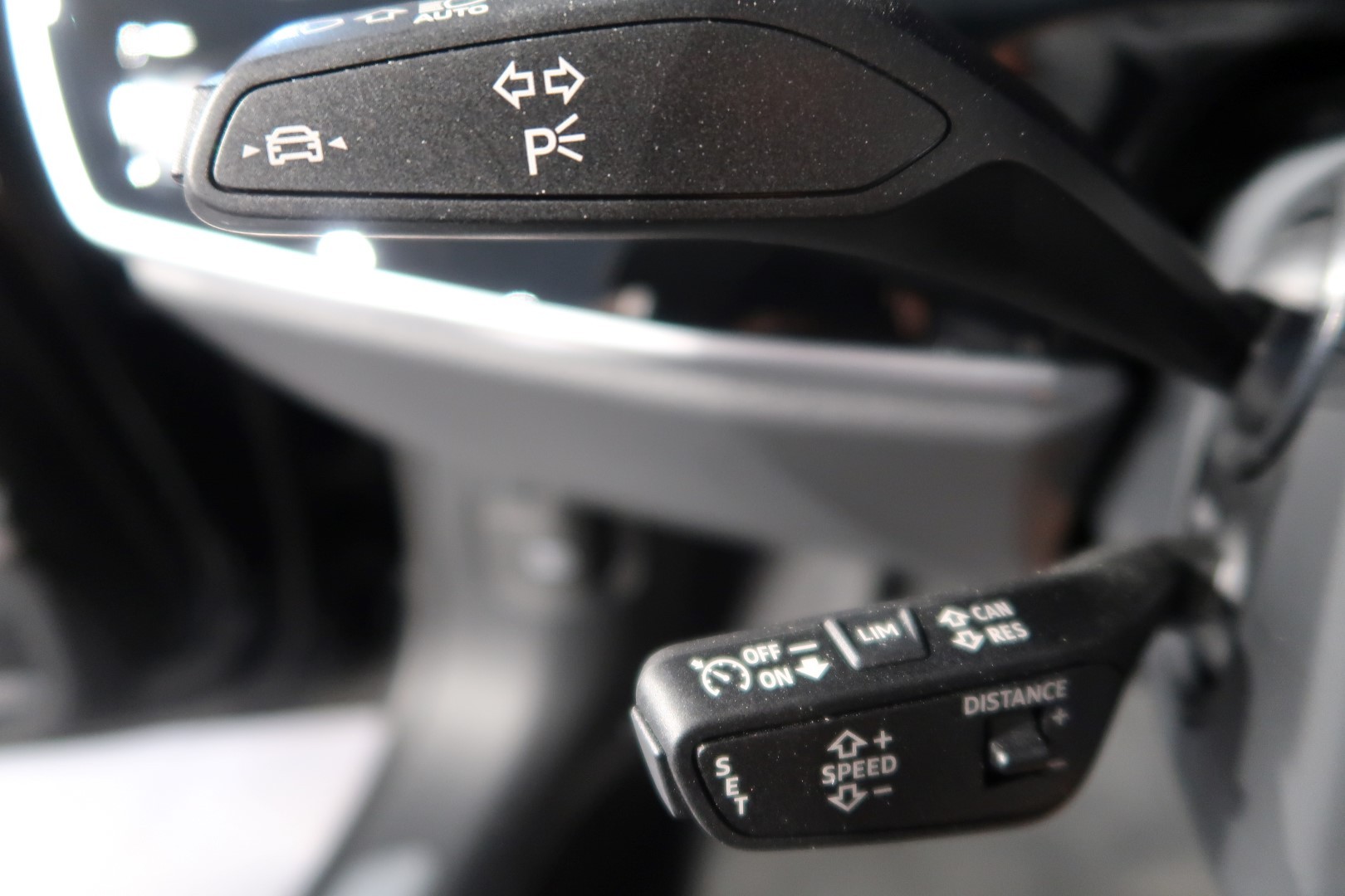 AUDI A8 50 TDI quattro tiptronic-image-13