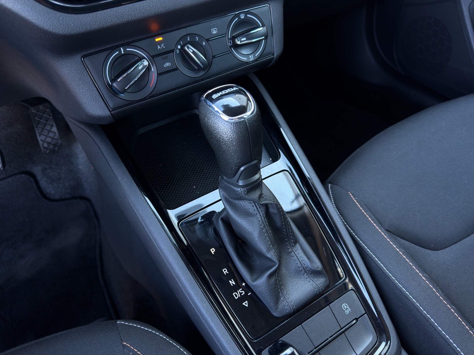 SKODA Kamiq 1.0 TSI Ambition DSG-image-15