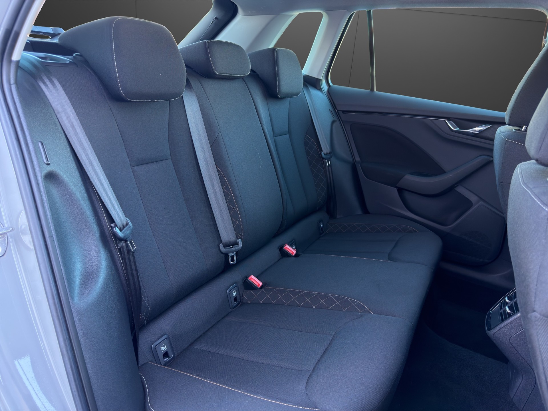 SKODA Kamiq 1.0 TSI Ambition DSG-image-21