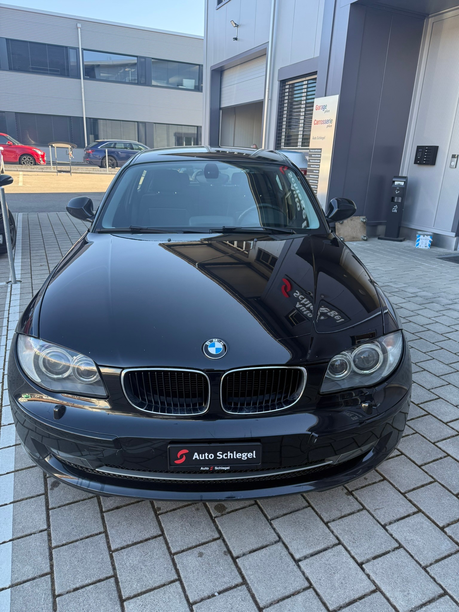 BMW 120i-image-1