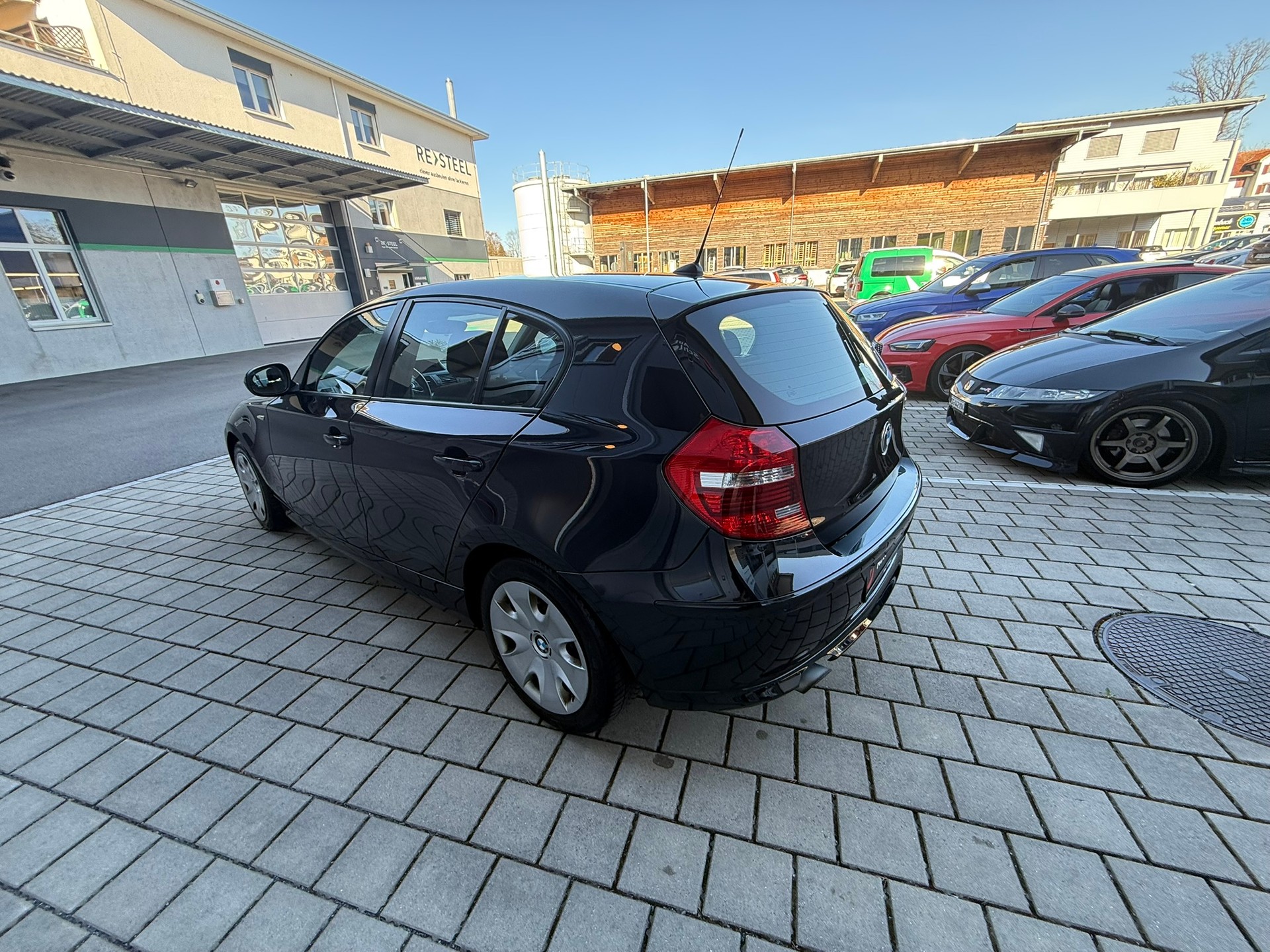 BMW 120i-image-3