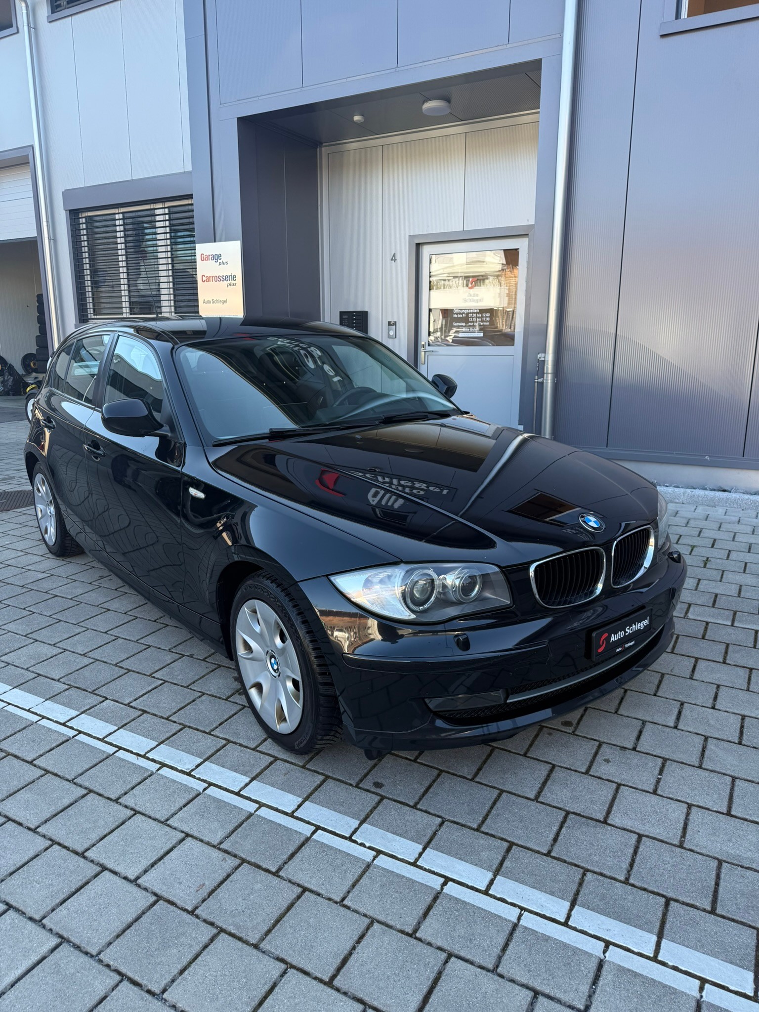 BMW 120i-image-0