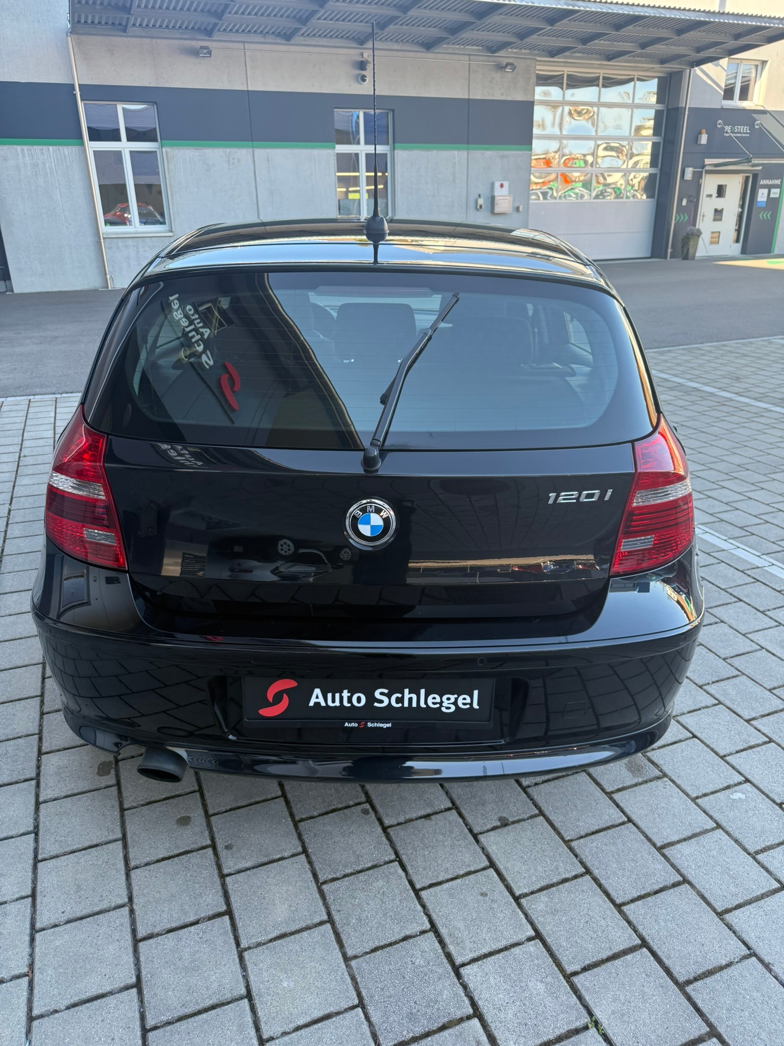 BMW 120i-image-4