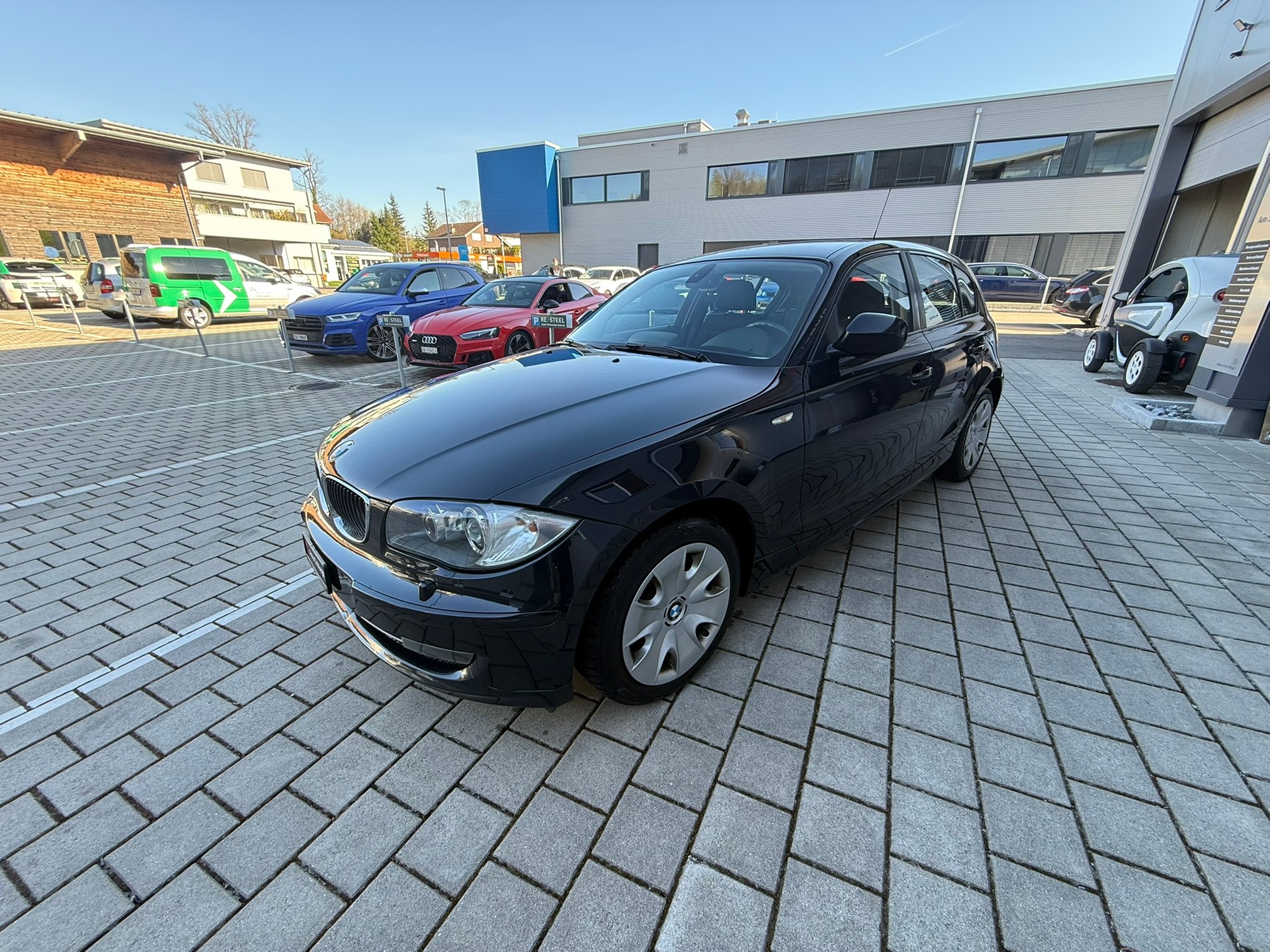BMW 120i-image-2