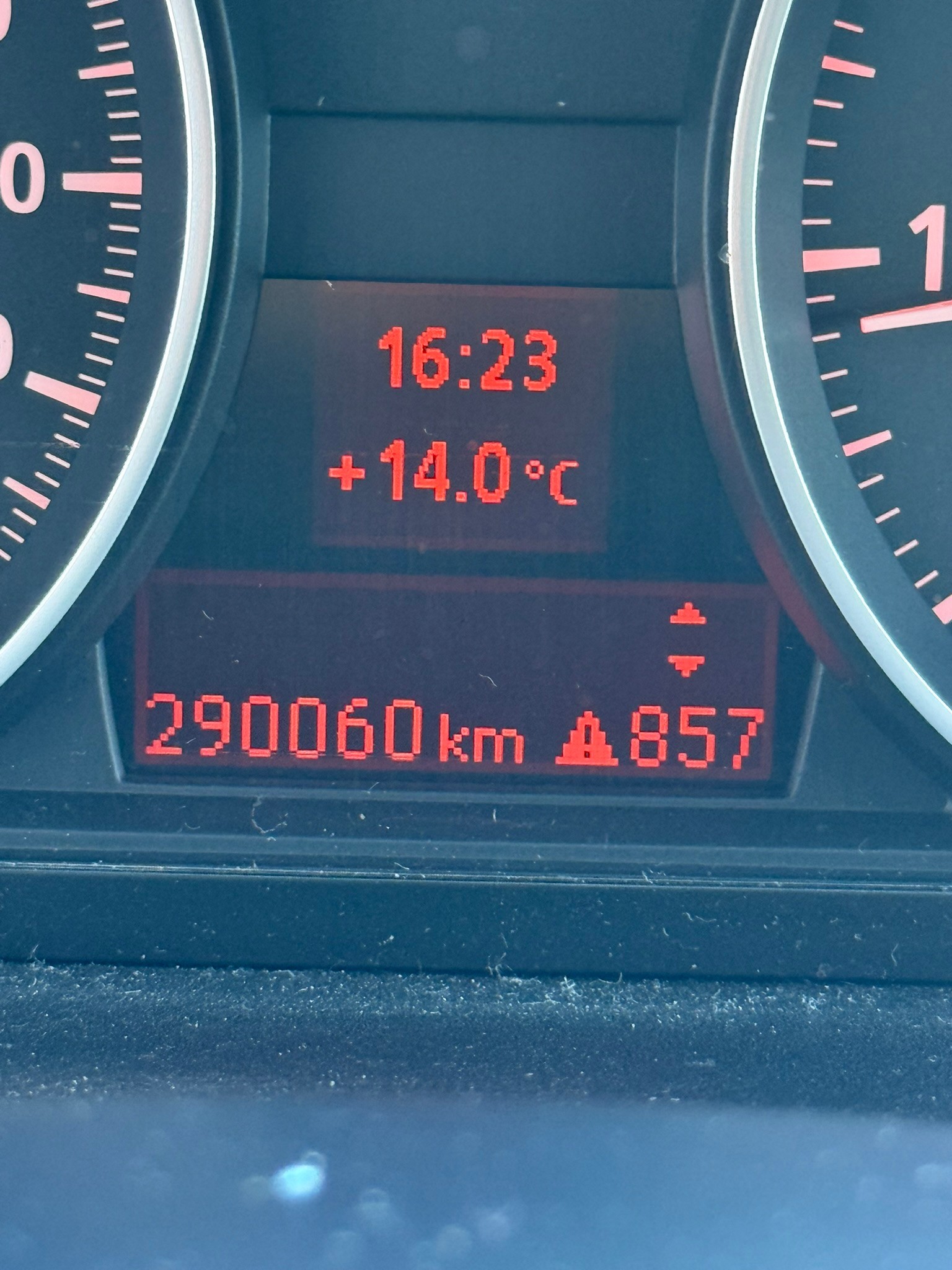 BMW 120i-image-12
