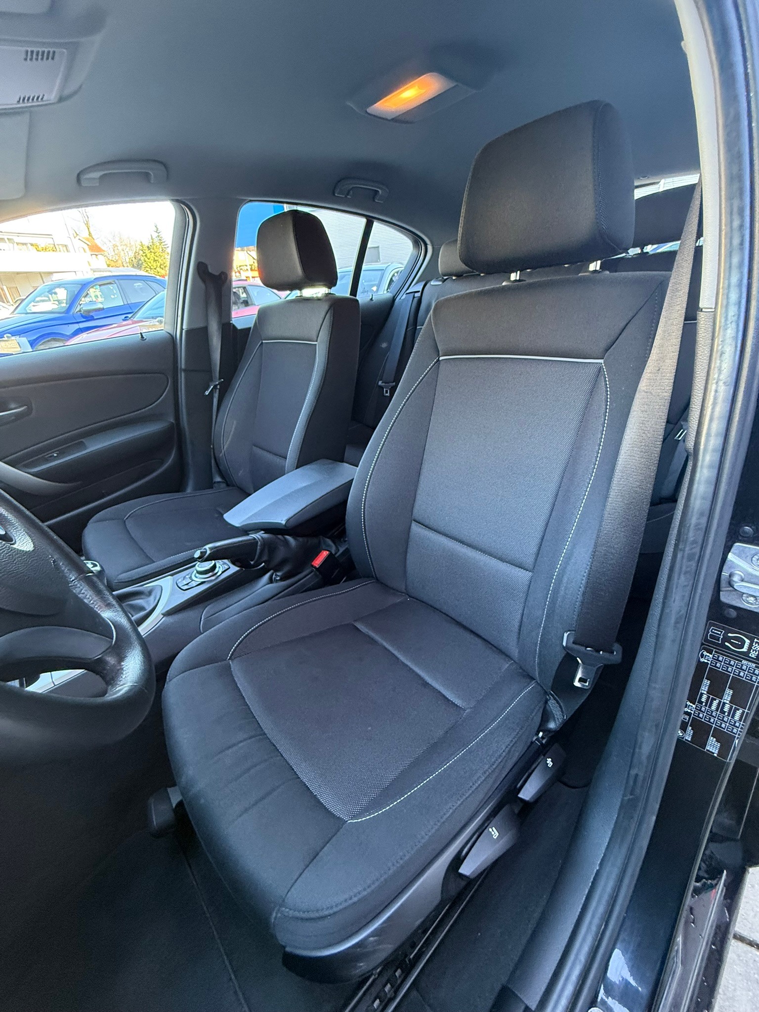 BMW 120i-image-10