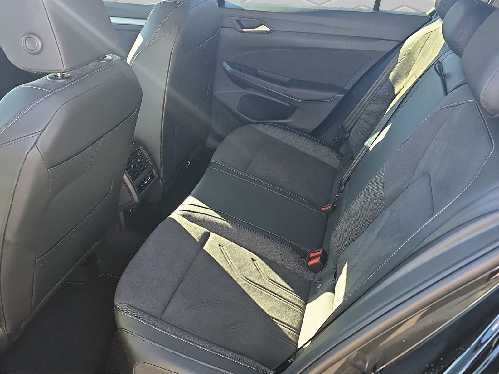 VW Golf 1.5 TSI PHEV Style-image-12