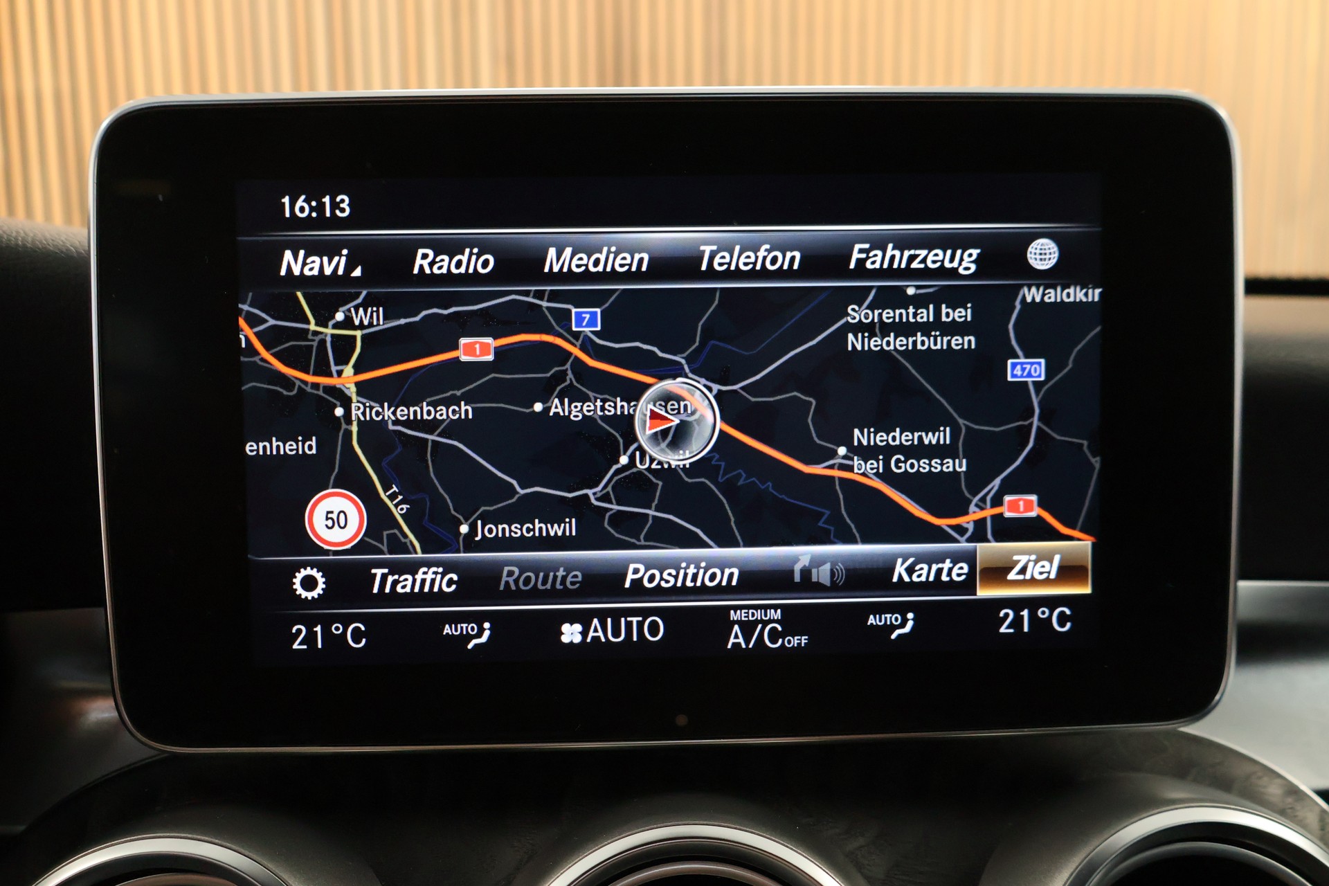 MERCEDES-BENZ C 250 d AMG Line 4Matic 9G-Tronic-image-21