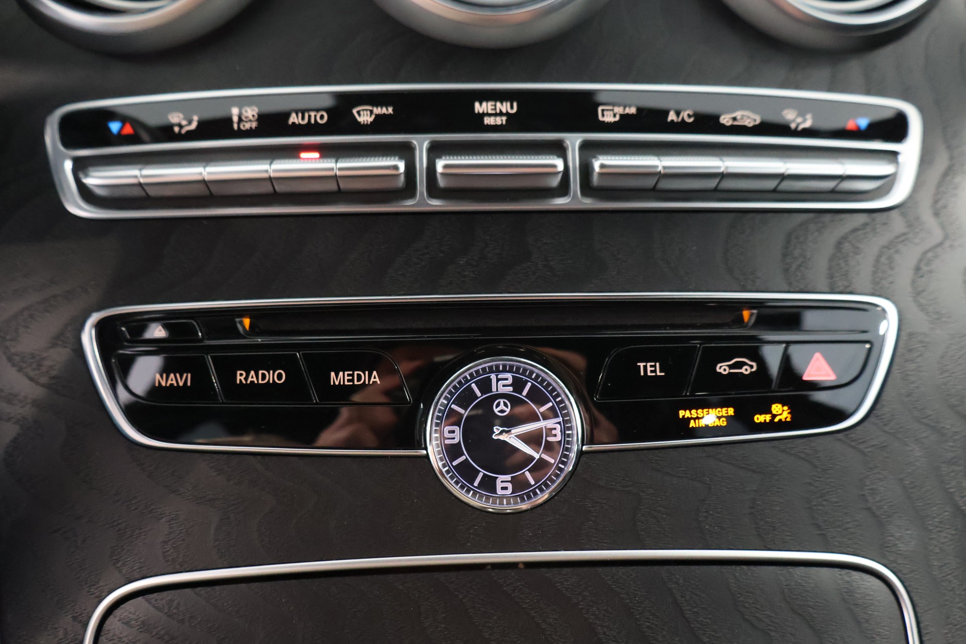 MERCEDES-BENZ C 250 d AMG Line 4Matic 9G-Tronic-image-25