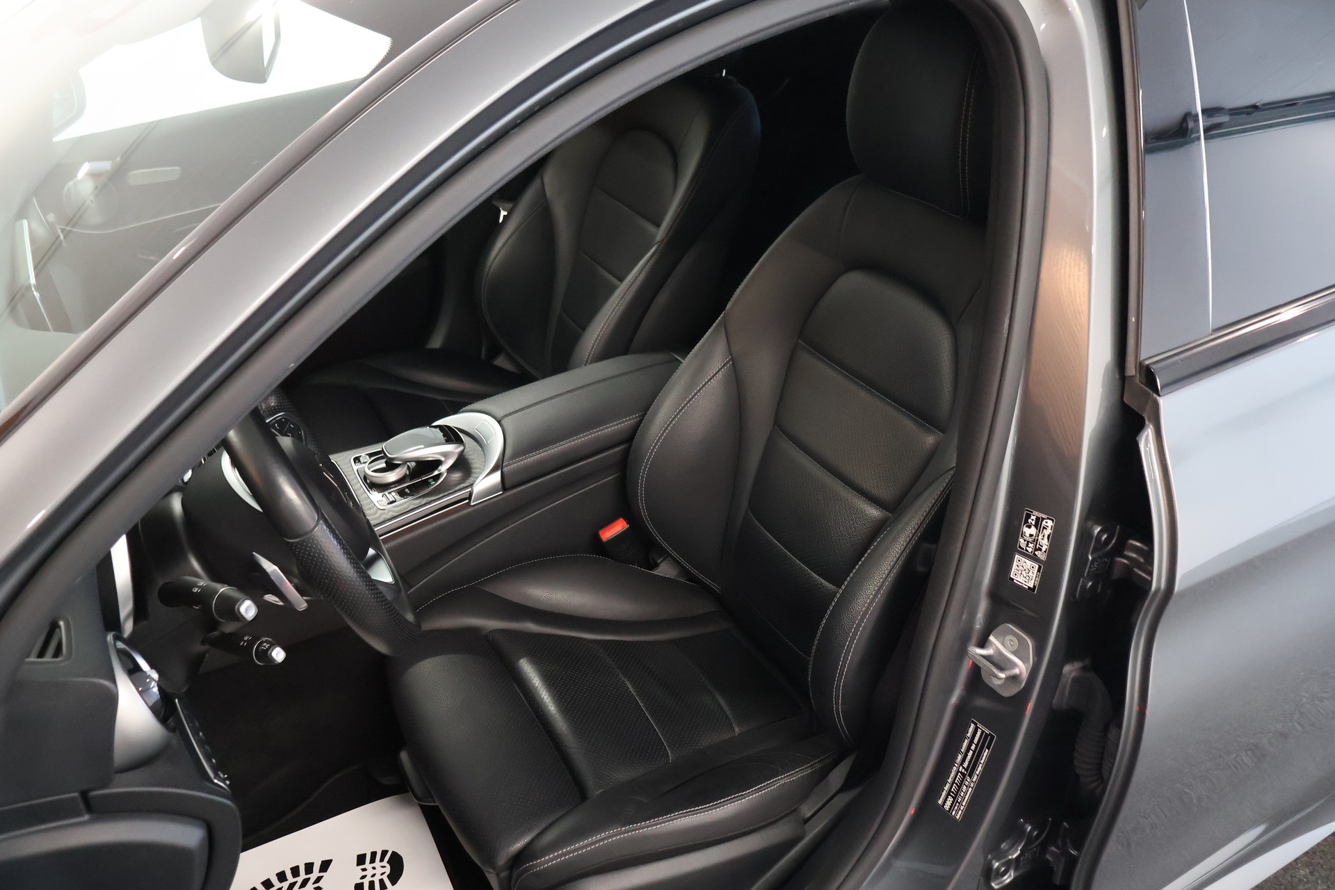 MERCEDES-BENZ C 250 d AMG Line 4Matic 9G-Tronic-image-10