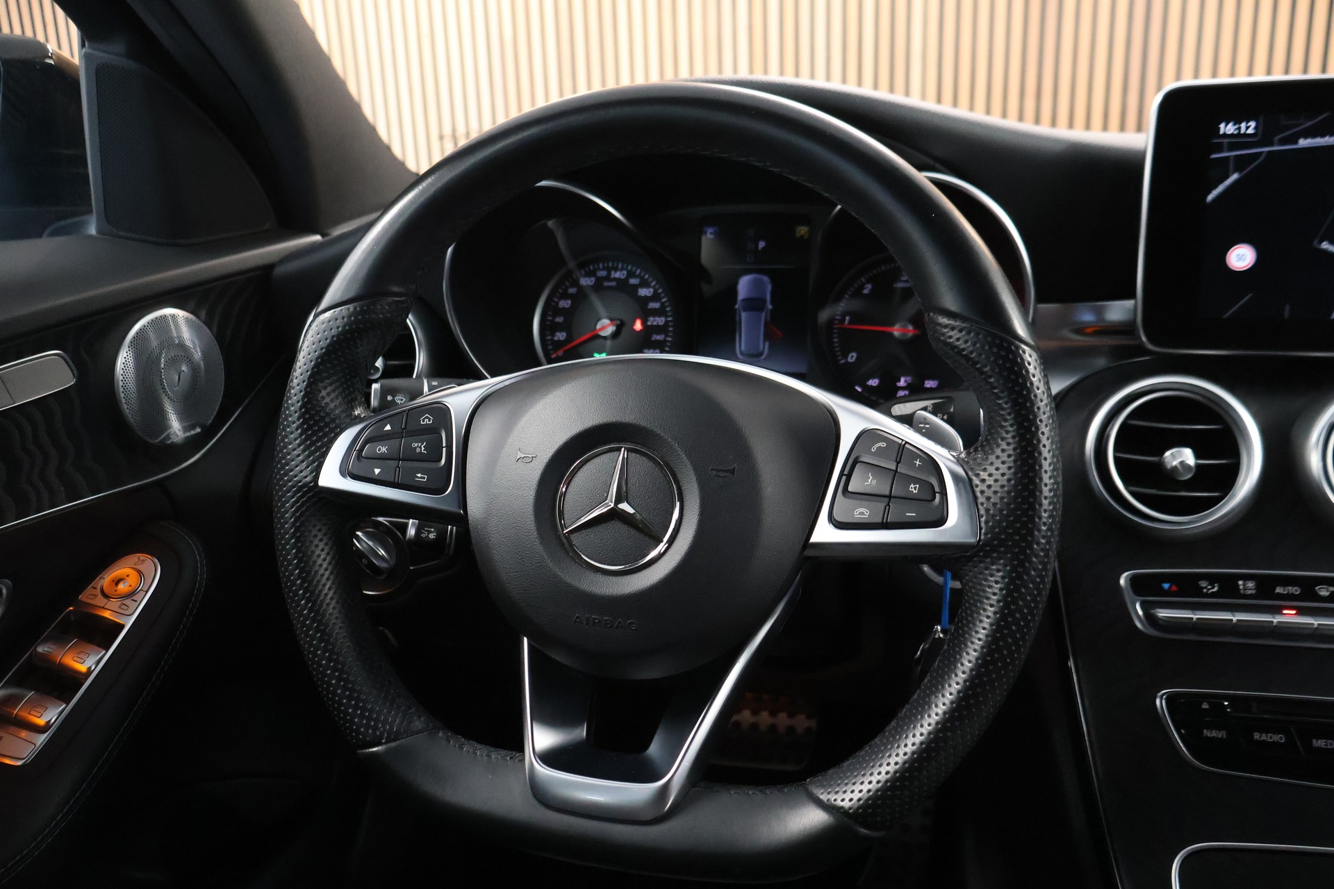 MERCEDES-BENZ C 250 d AMG Line 4Matic 9G-Tronic-image-16