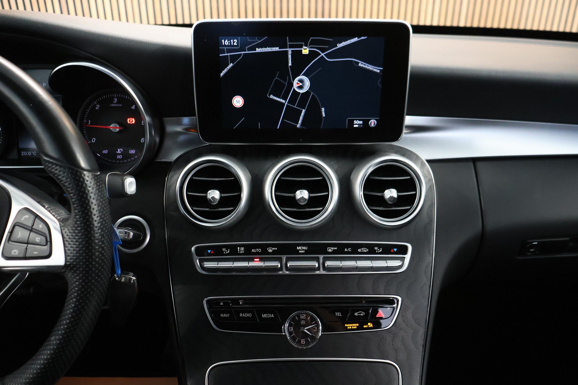 MERCEDES-BENZ C 250 d AMG Line 4Matic 9G-Tronic-image-17