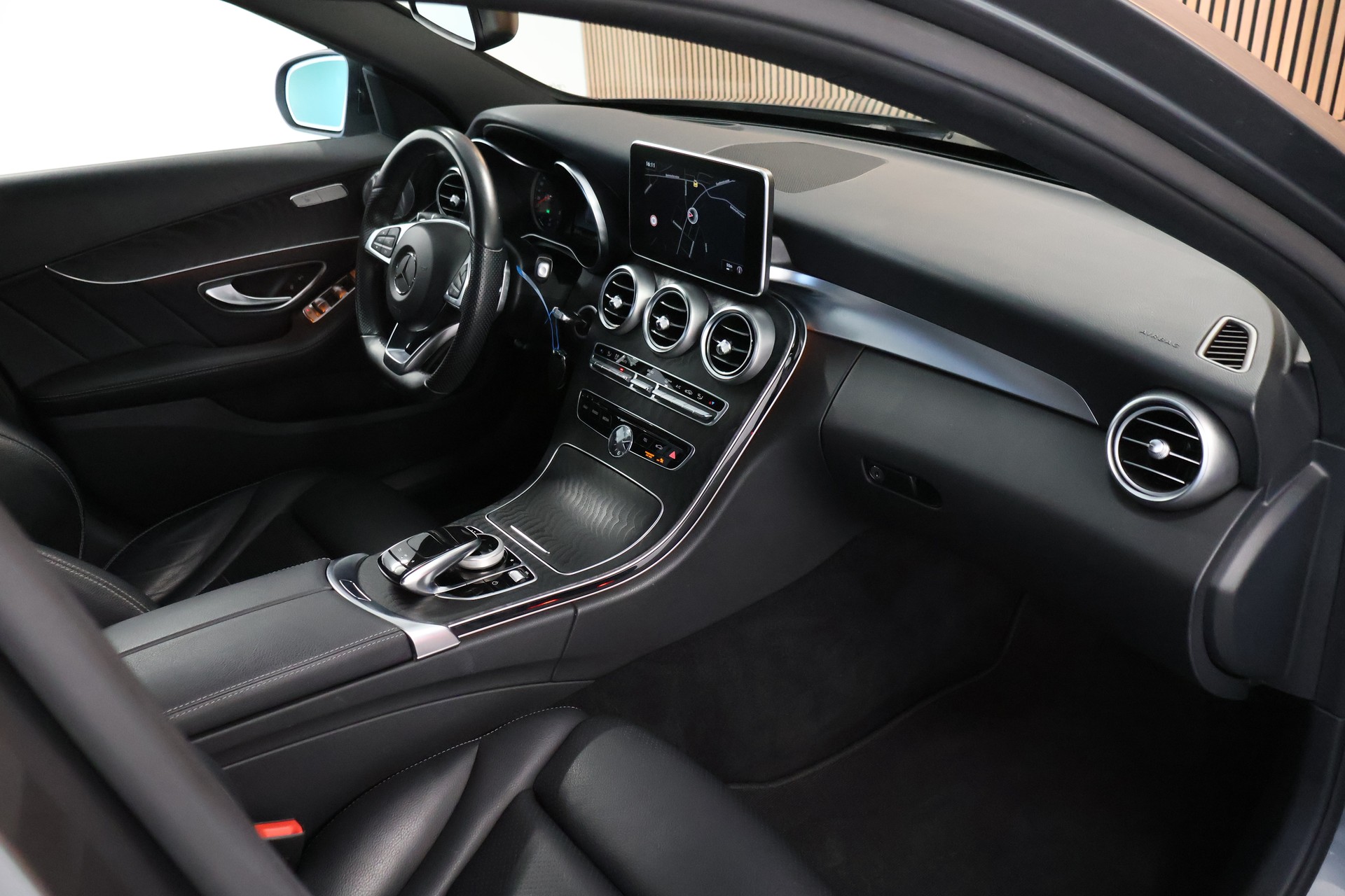 MERCEDES-BENZ C 250 d AMG Line 4Matic 9G-Tronic-image-13