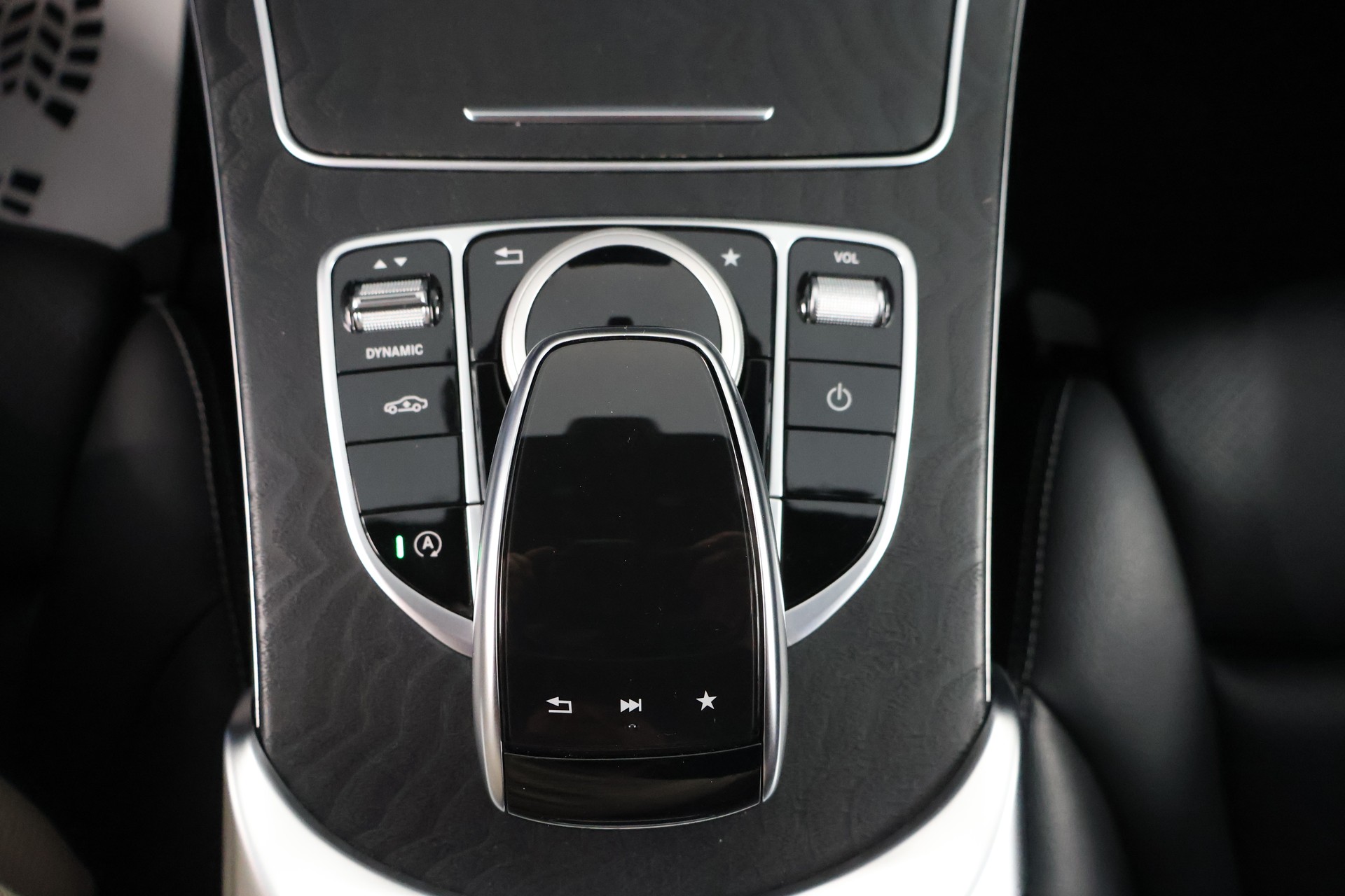 MERCEDES-BENZ C 250 d AMG Line 4Matic 9G-Tronic-image-19