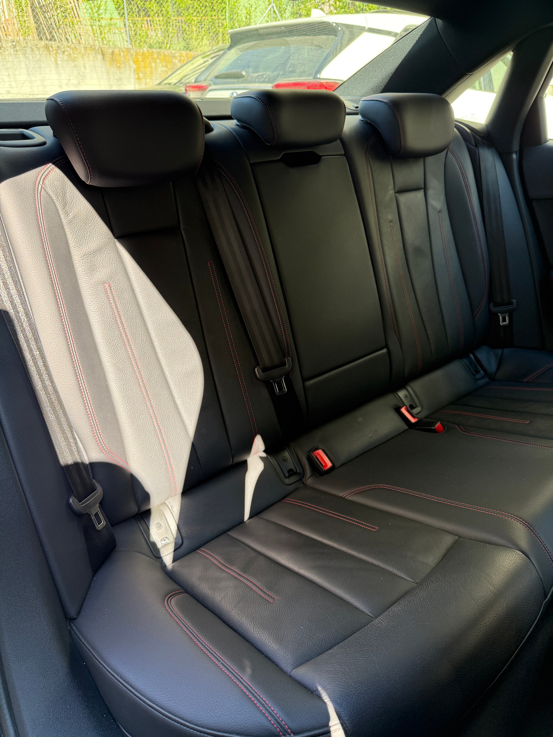 AUDI A4 Limousine 2.0 TFSI Sport quattro S-tronic-image-14