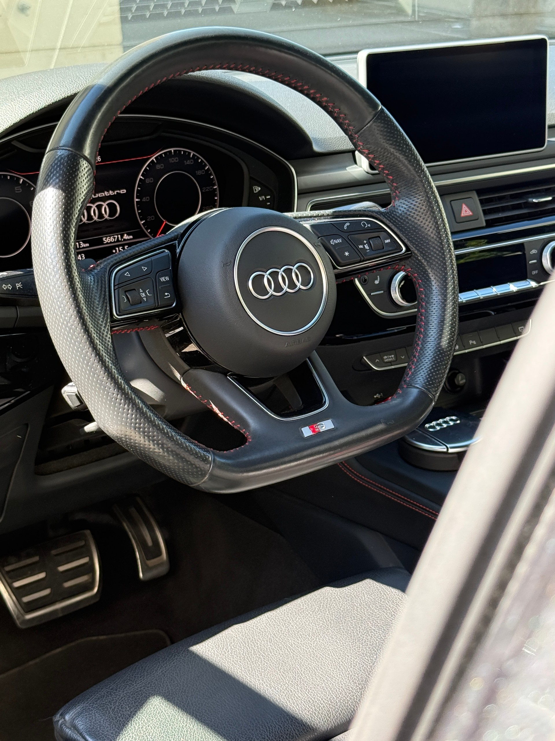 AUDI A4 Limousine 2.0 TFSI Sport quattro S-tronic-image-9