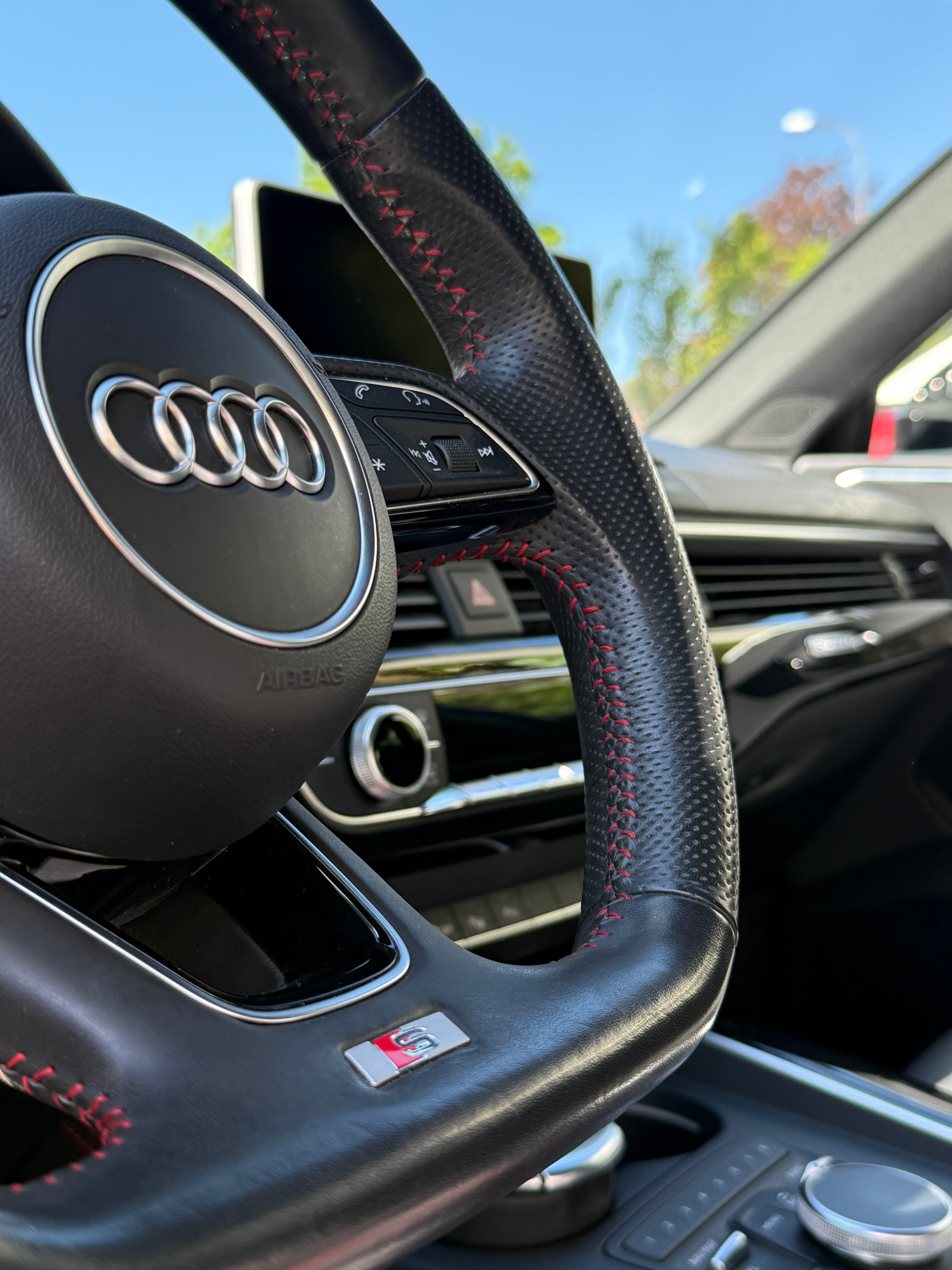 AUDI A4 Limousine 2.0 TFSI Sport quattro S-tronic-image-10