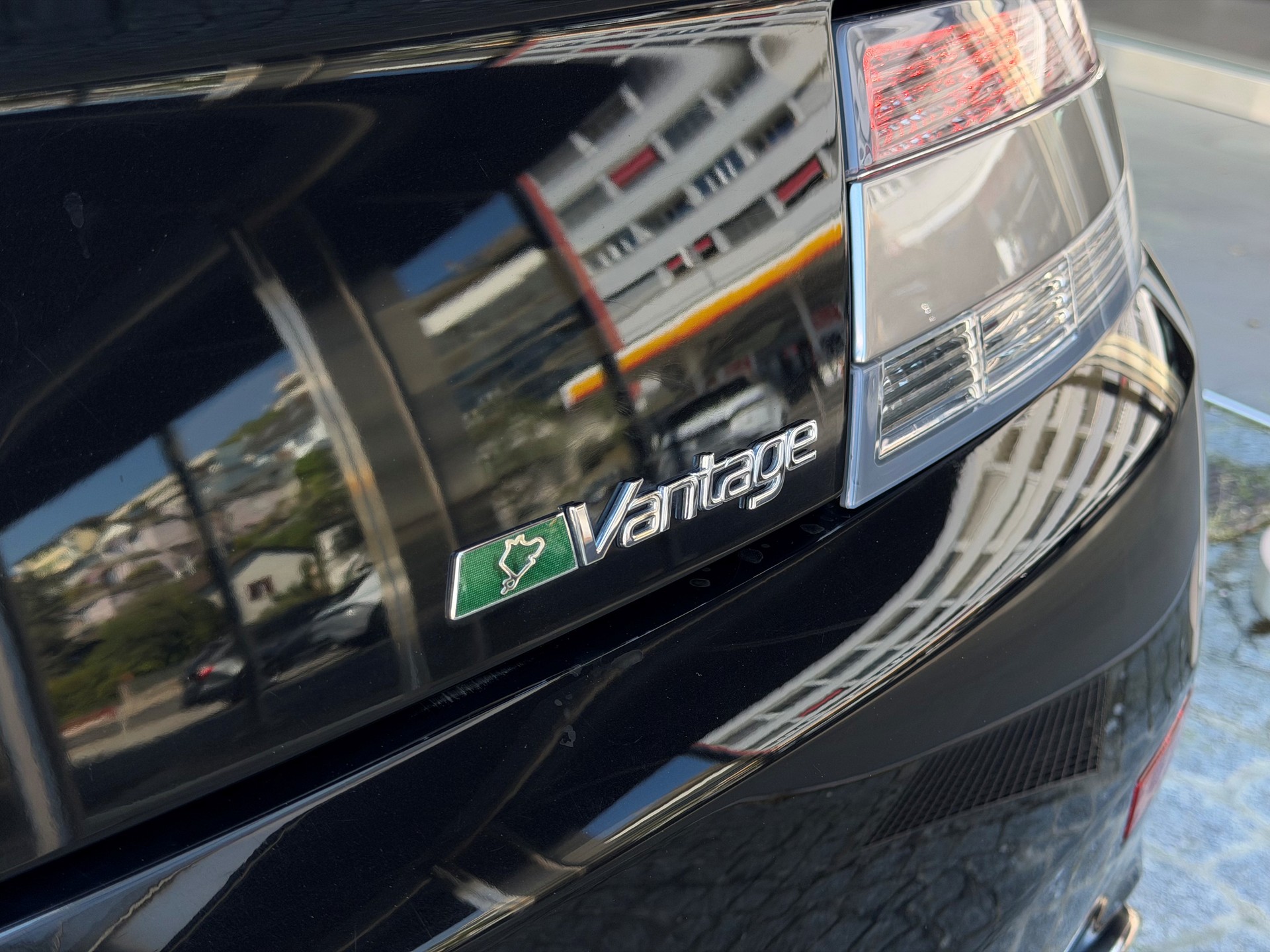 ASTON MARTIN V8 Vantage 4.3 N400-image-5