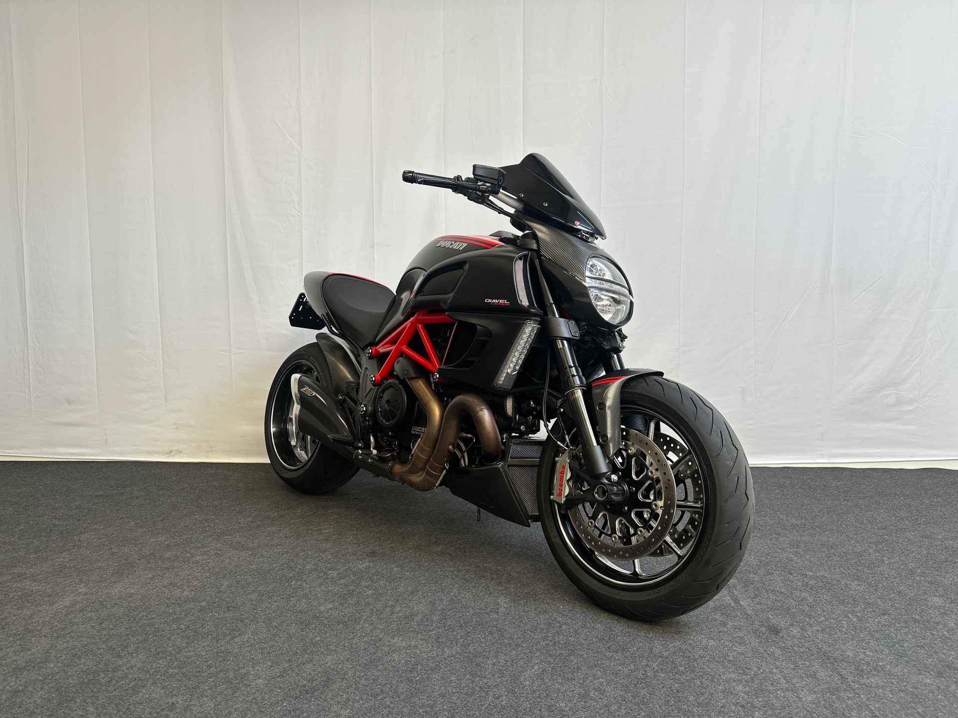 DUCATI Diavel 1200 Carbon-showroom-element-1