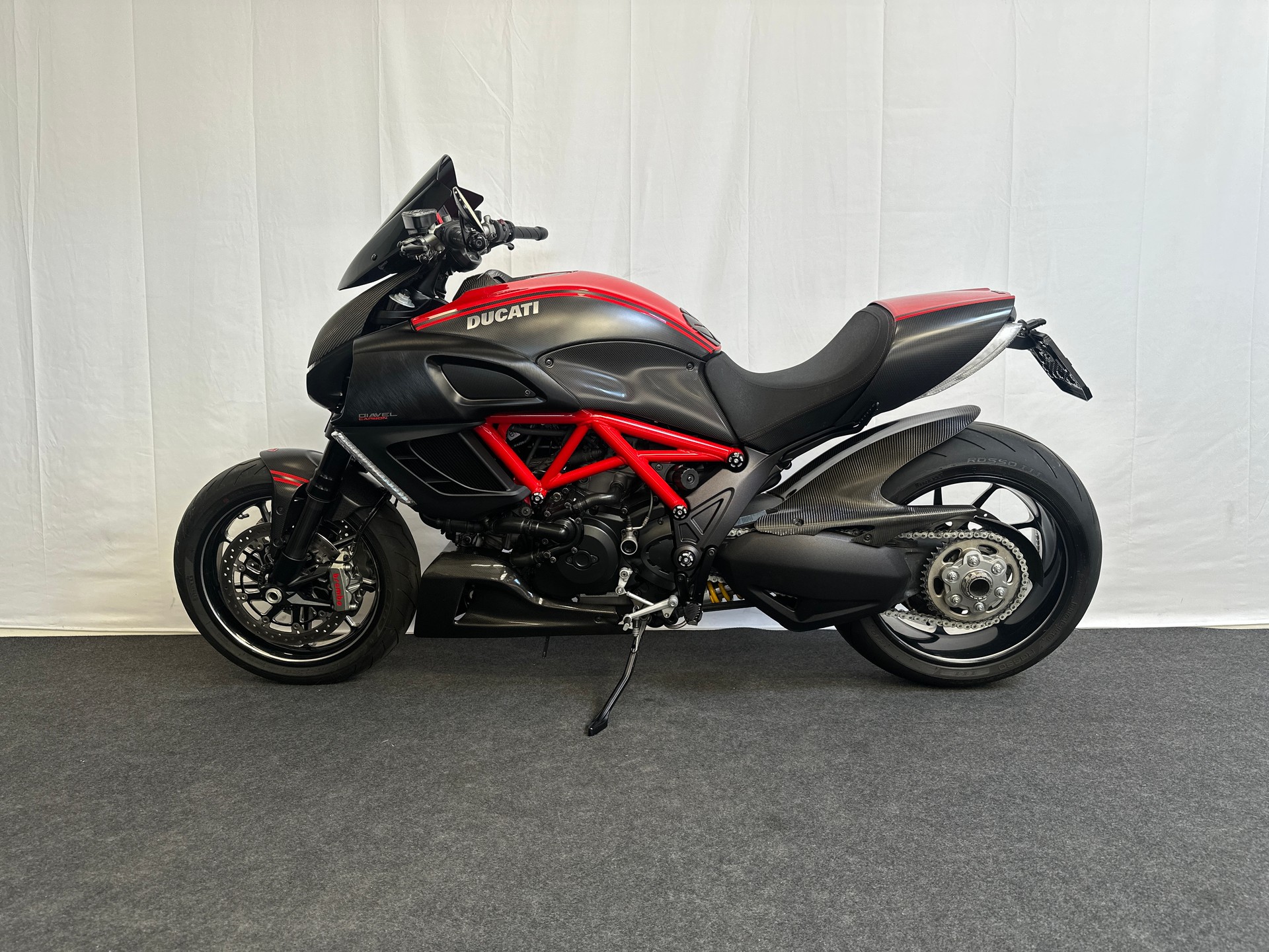 DUCATI Diavel 1200 Carbon-showroom-element-3