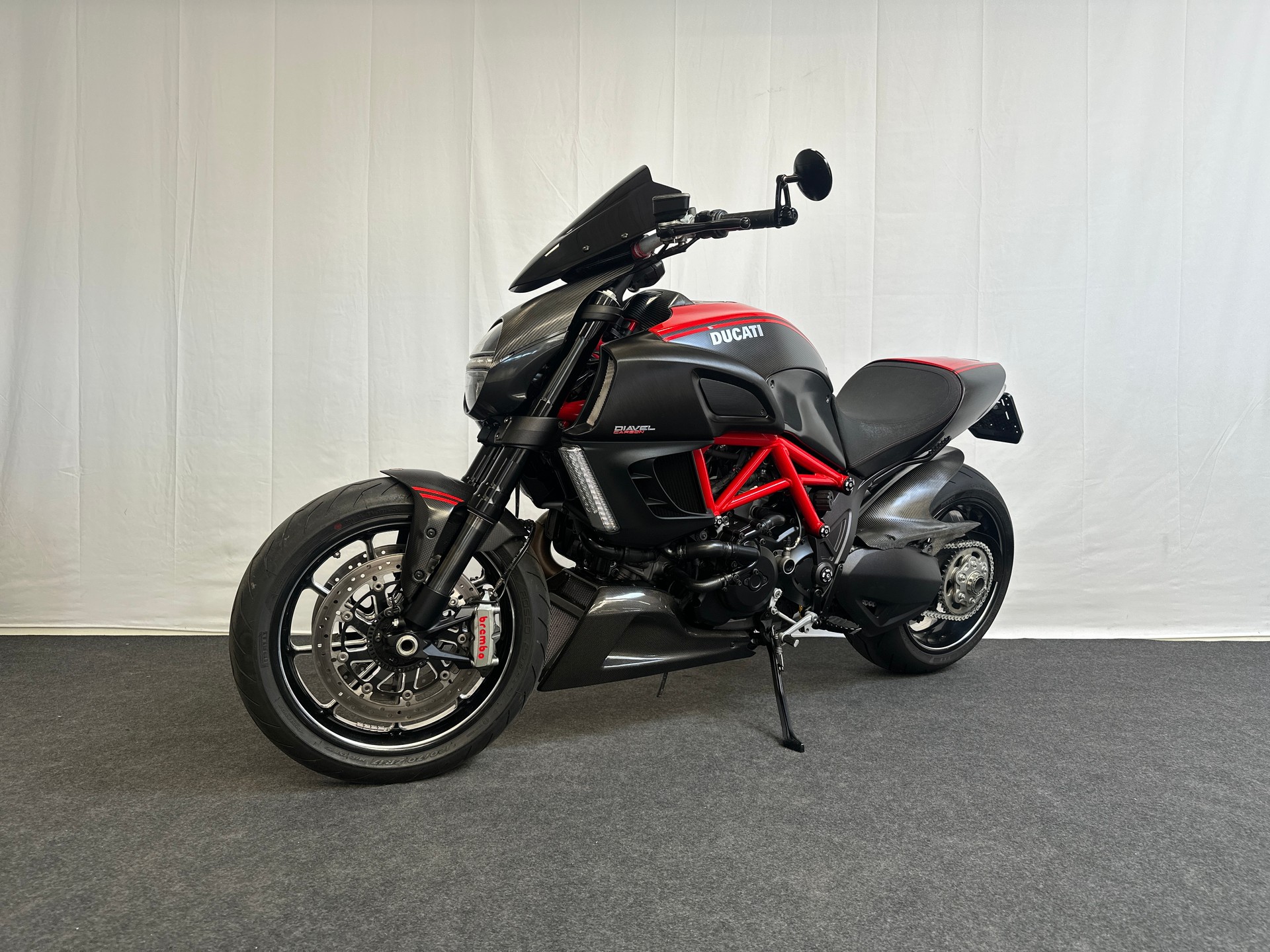 DUCATI Diavel 1200 Carbon-showroom-element-2