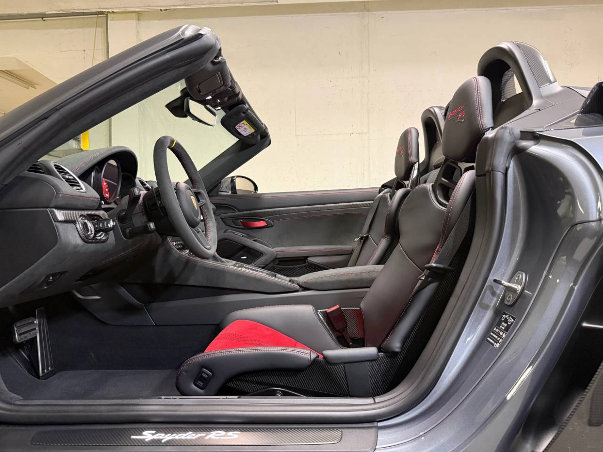 PORSCHE 718 Spyder RS-image-12
