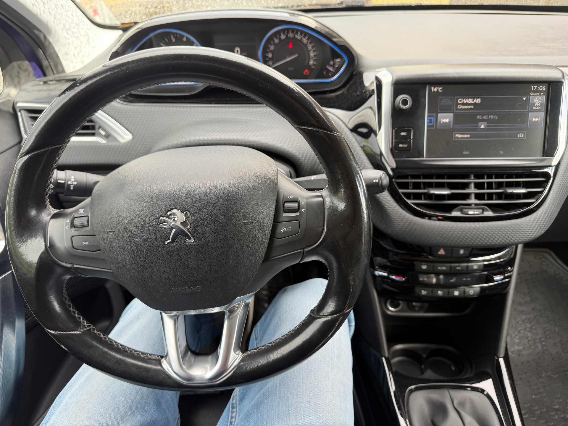 PEUGEOT 2008 1.2 PureTech Active-image-10