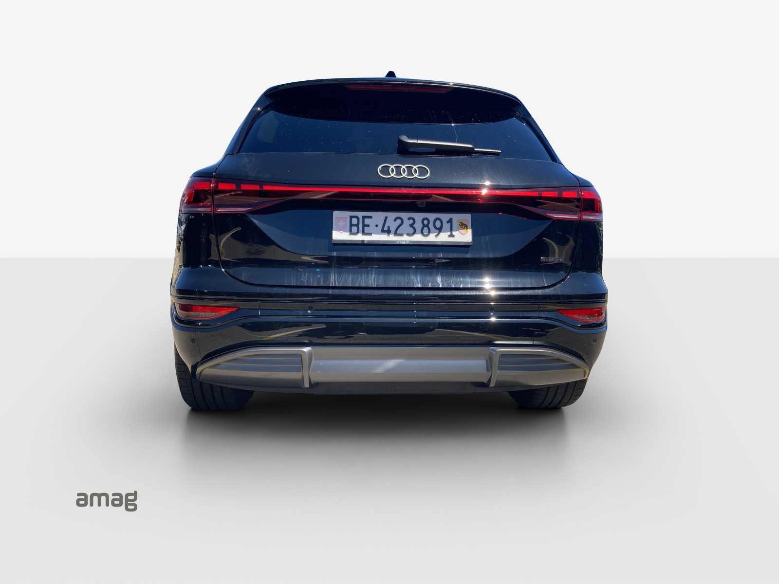 AUDI Q6 e-tron quattro-image-3