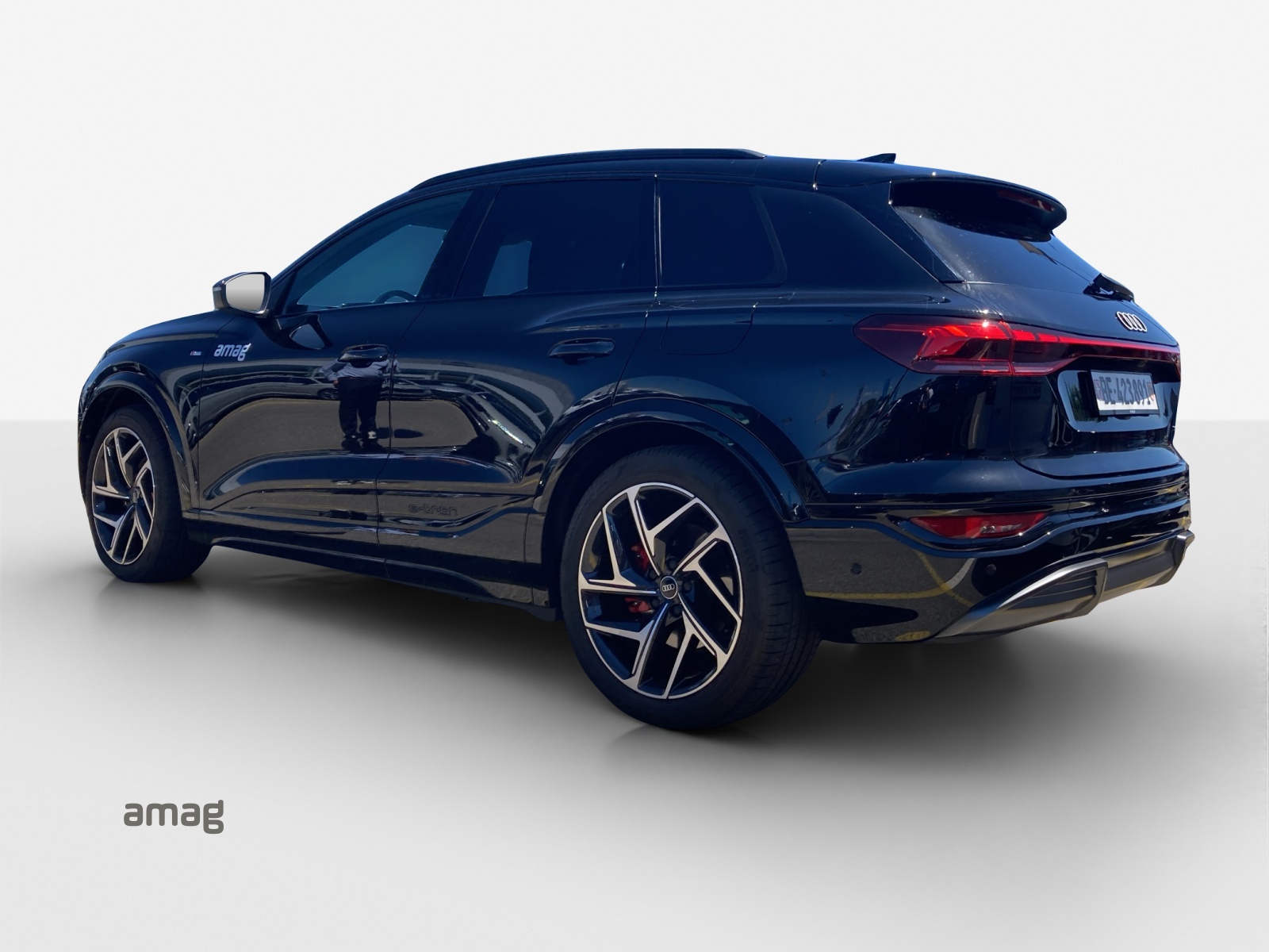 AUDI Q6 e-tron quattro-image-2