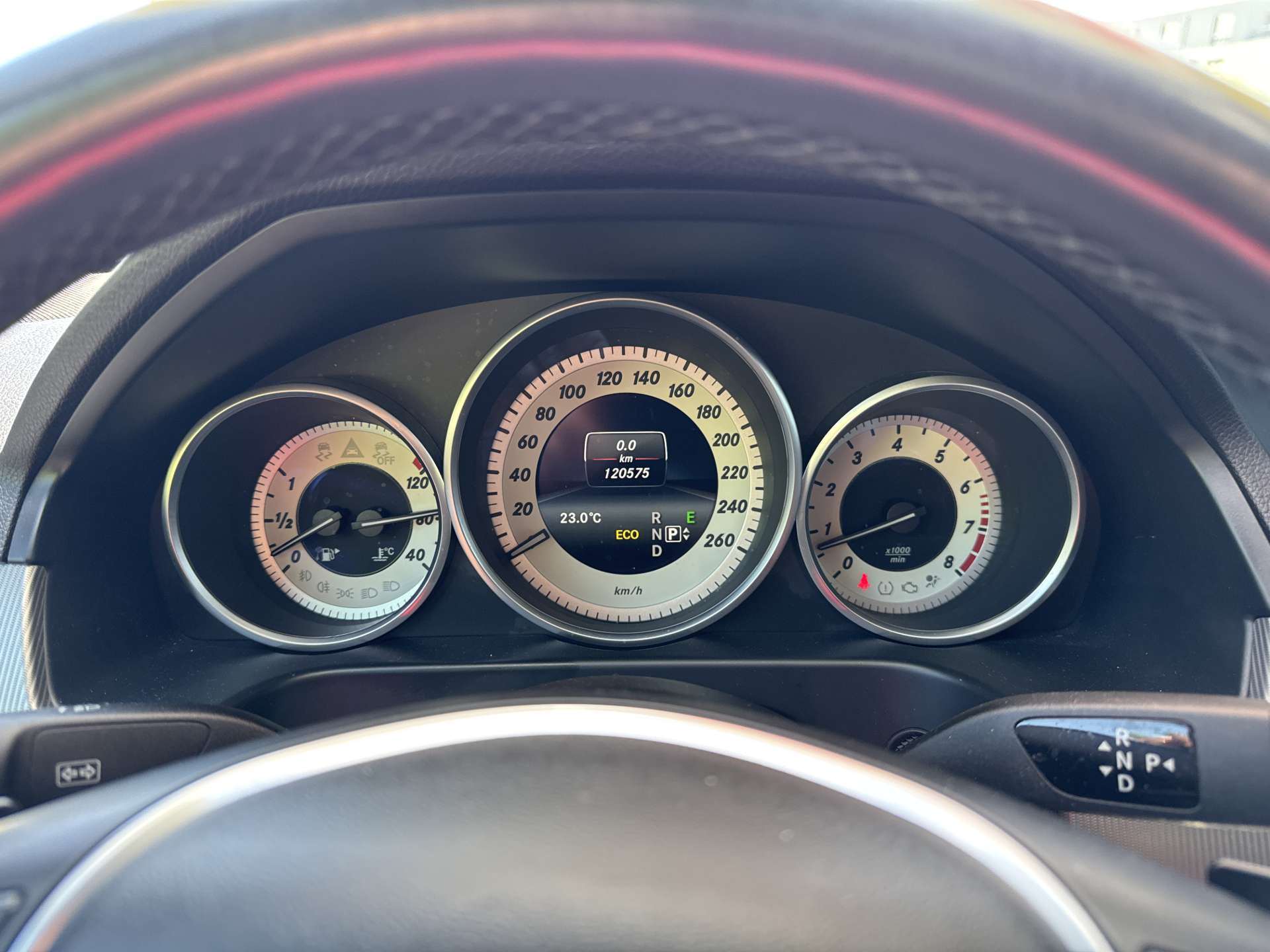 MERCEDES-BENZ E 200 Avantgarde G-Tronic Automat-image-11