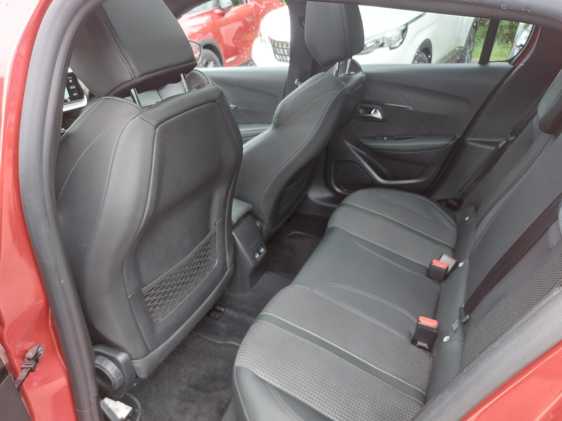 PEUGEOT 208 1.2 PureTech GT EAT8-image-10